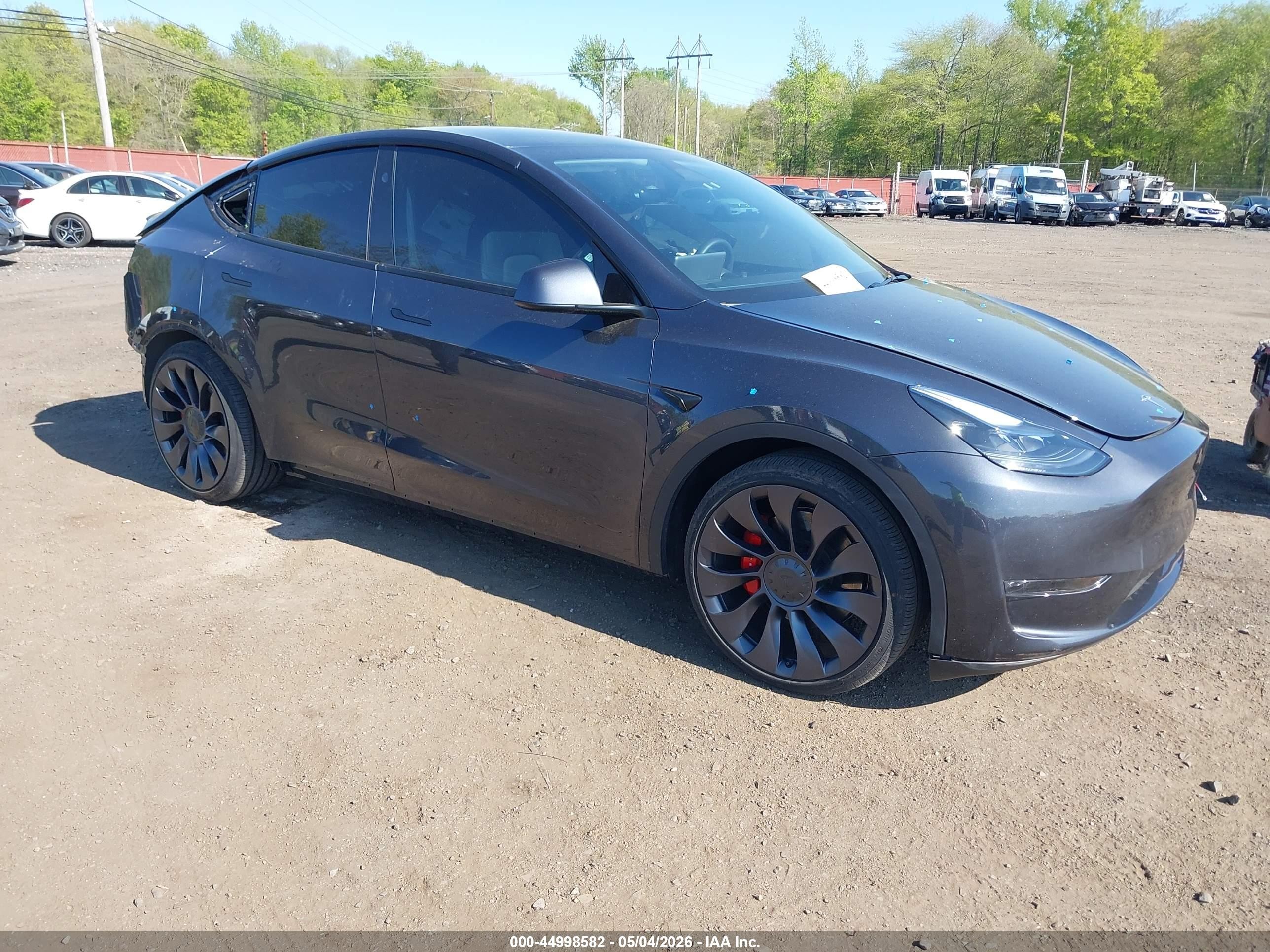 2024 Tesla Model Y Performance Dual Motor All-wheel Drive Gray vin: 7SAYGDEF2RA333527