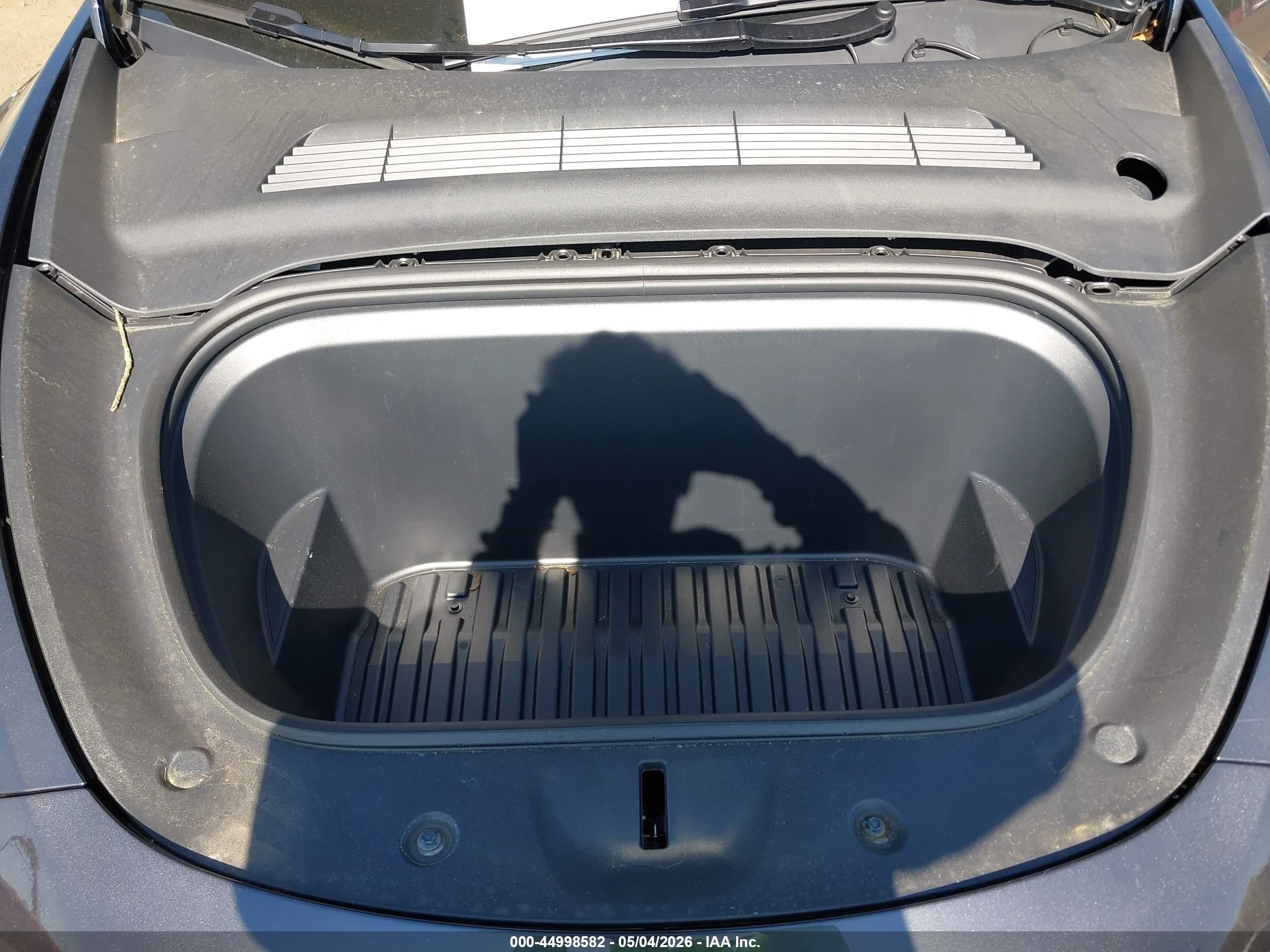 2024 Tesla Model Y Performance Dual Motor All-wheel Drive Gray vin: 7SAYGDEF2RA333527