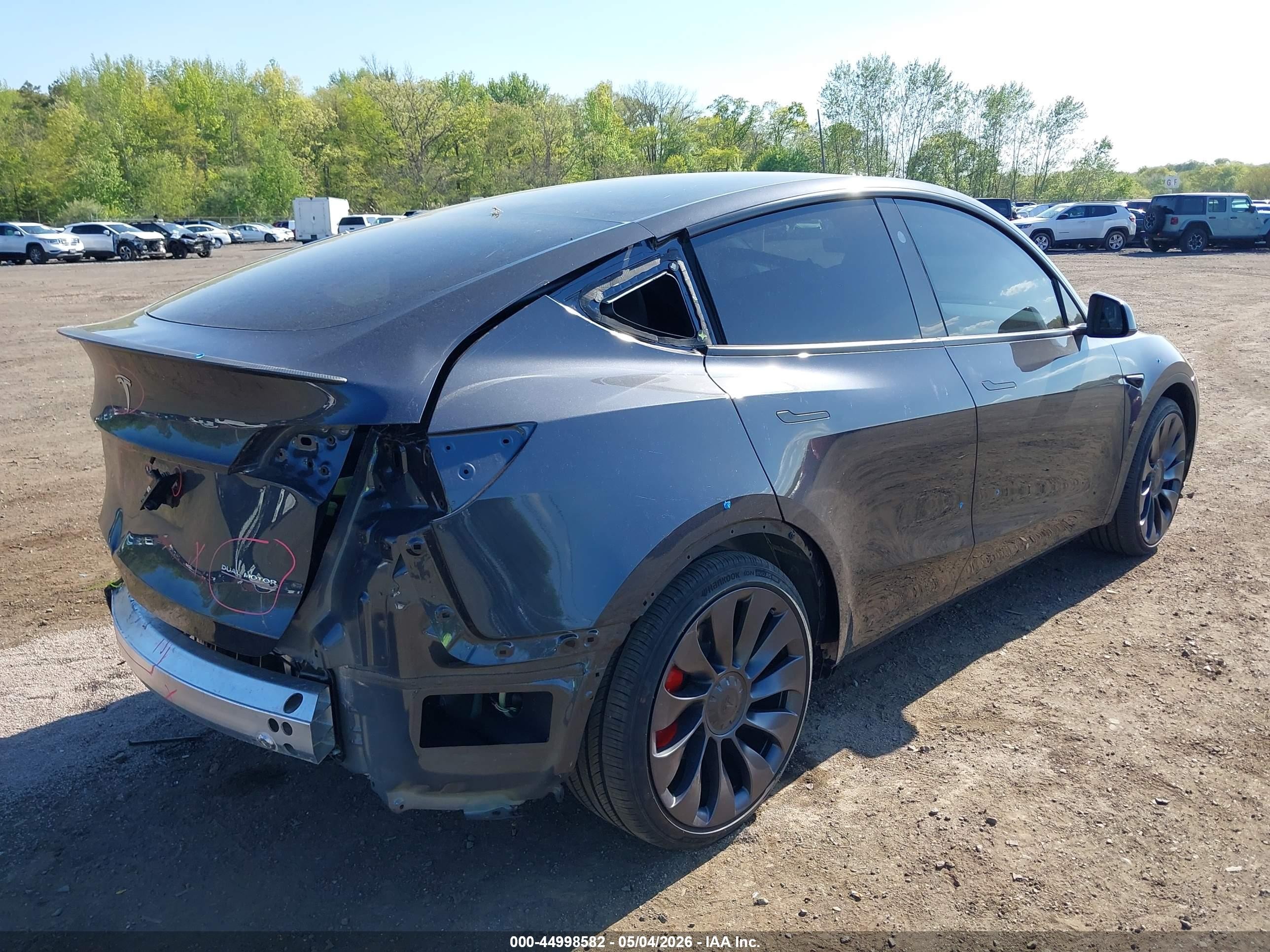 2024 Tesla Model Y Performance Dual Motor All-wheel Drive Gray vin: 7SAYGDEF2RA333527