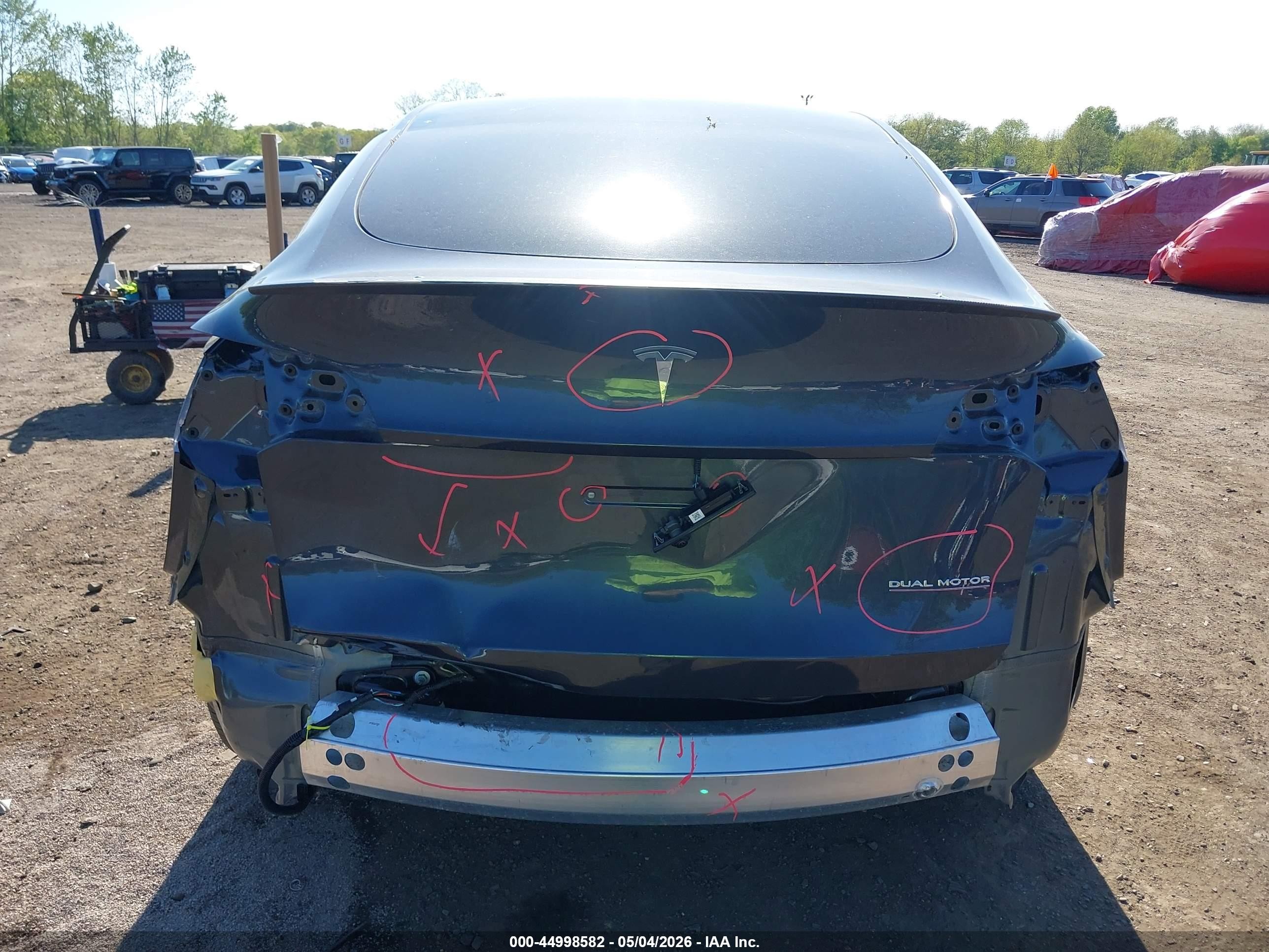 2024 Tesla Model Y Performance Dual Motor All-wheel Drive Gray vin: 7SAYGDEF2RA333527