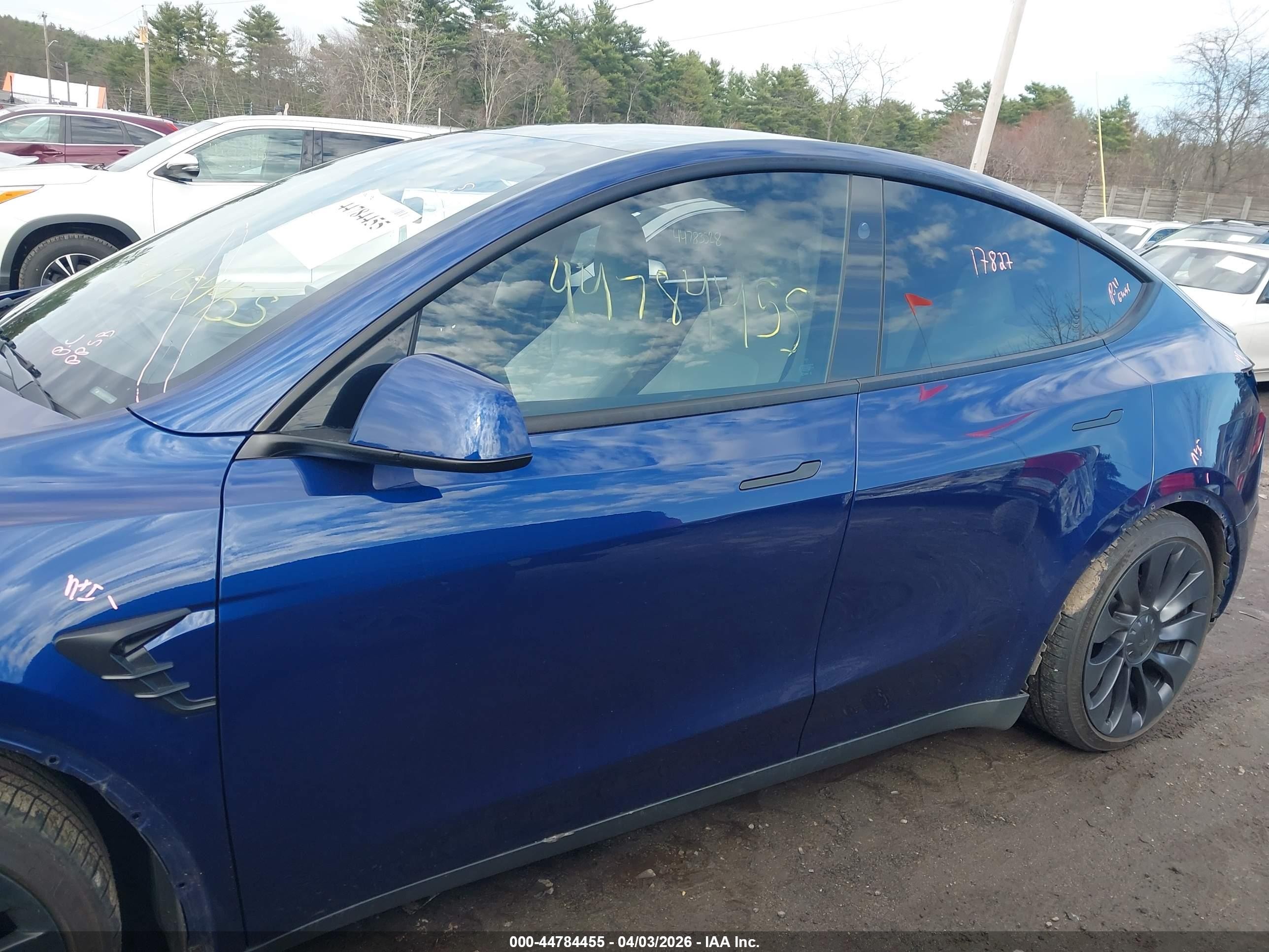 2023 Tesla Model Y Performance Dual Motor All-wheel Drive Blue vin: 7SAYGDEF4PF794969