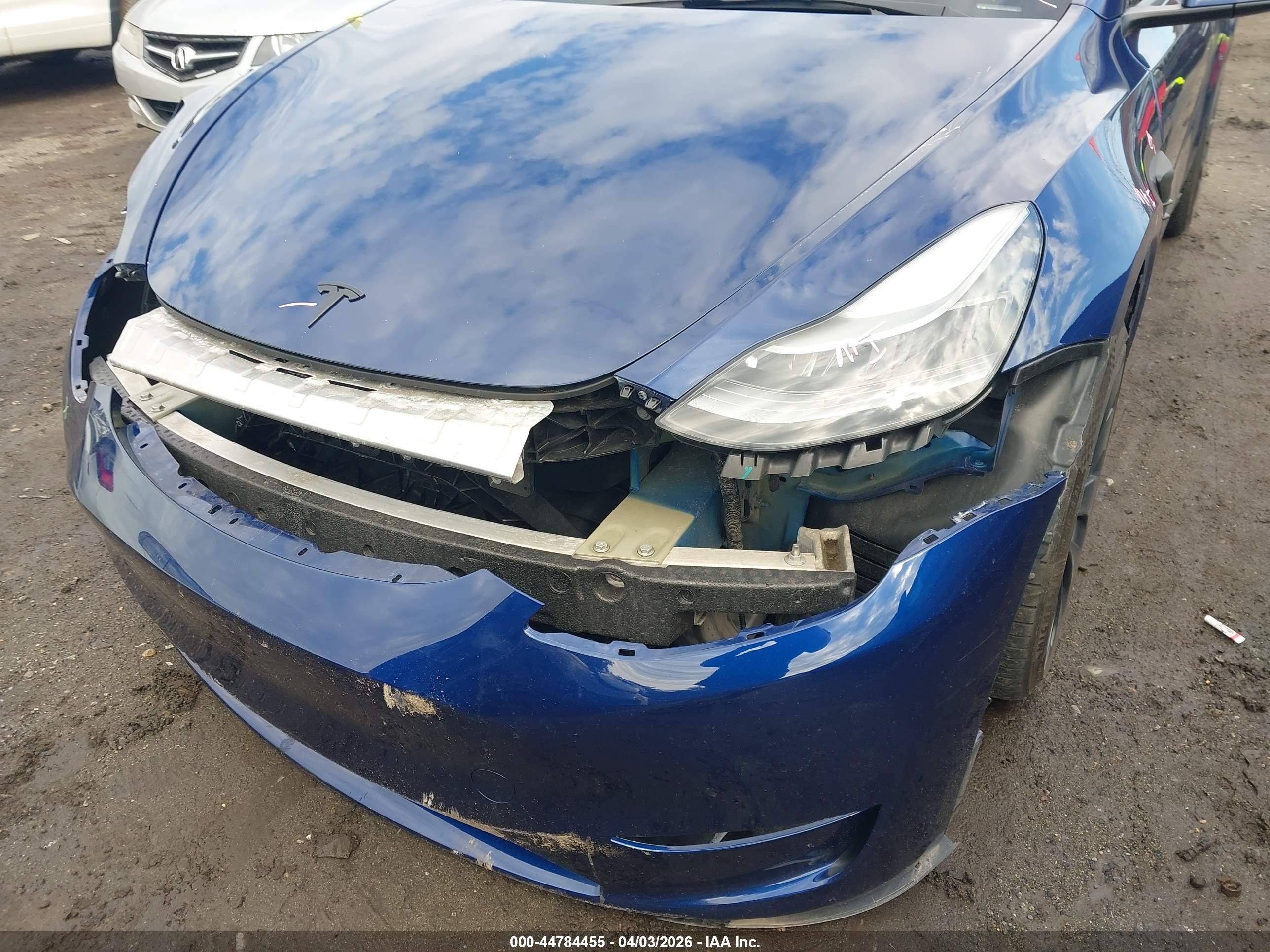 2023 Tesla Model Y Performance Dual Motor All-wheel Drive Blue vin: 7SAYGDEF4PF794969