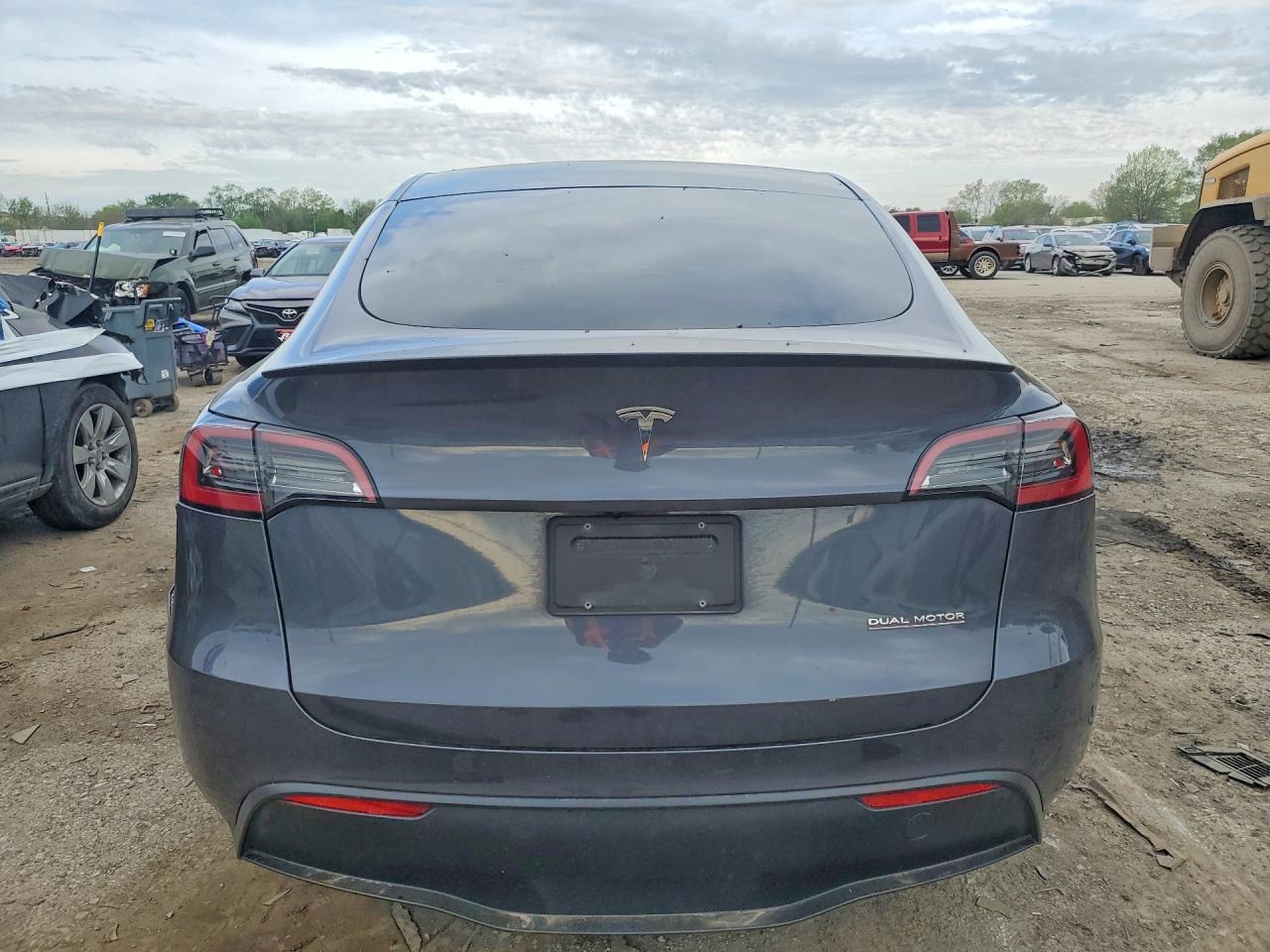 2023 Tesla Model Y Gray vin: 7SAYGDEF4PF920795