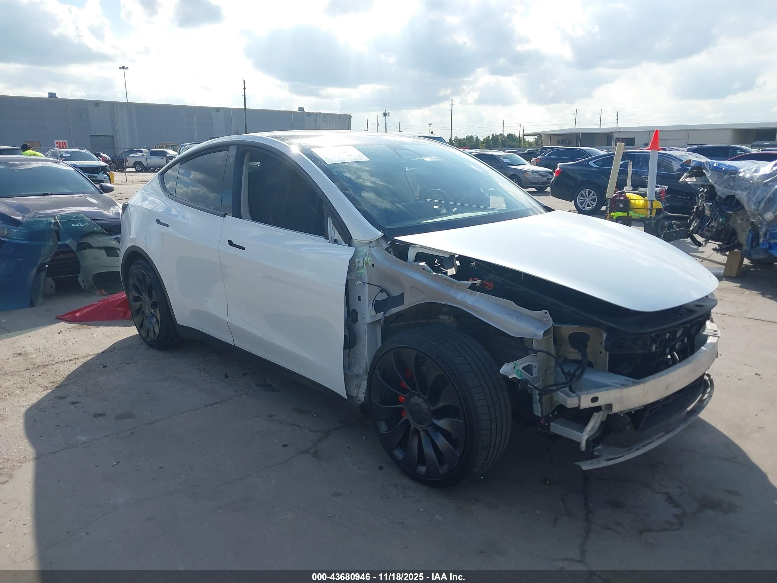 2022 Tesla Model Y Performance Dual Motor All-wheel Drive Белый vin: 7SAYGDEF5NF463332