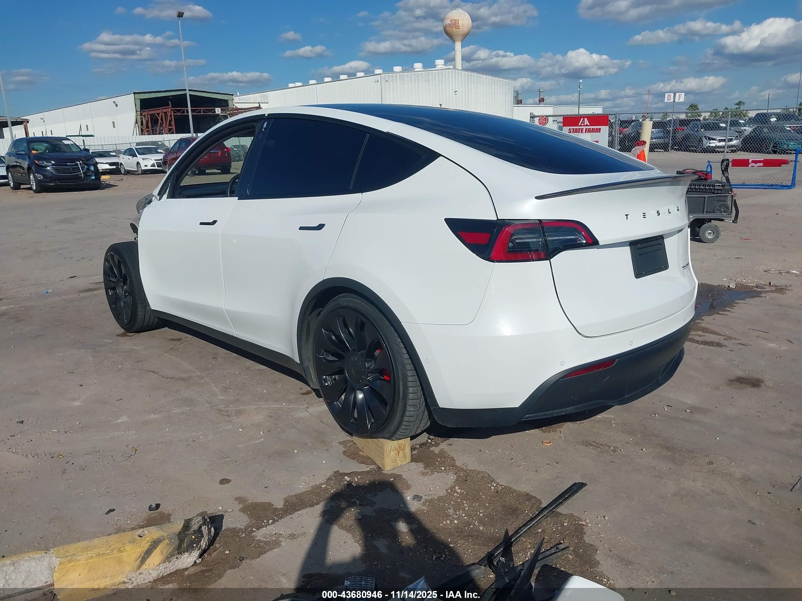 2022 Tesla Model Y Performance Dual Motor All-wheel Drive Белый vin: 7SAYGDEF5NF463332