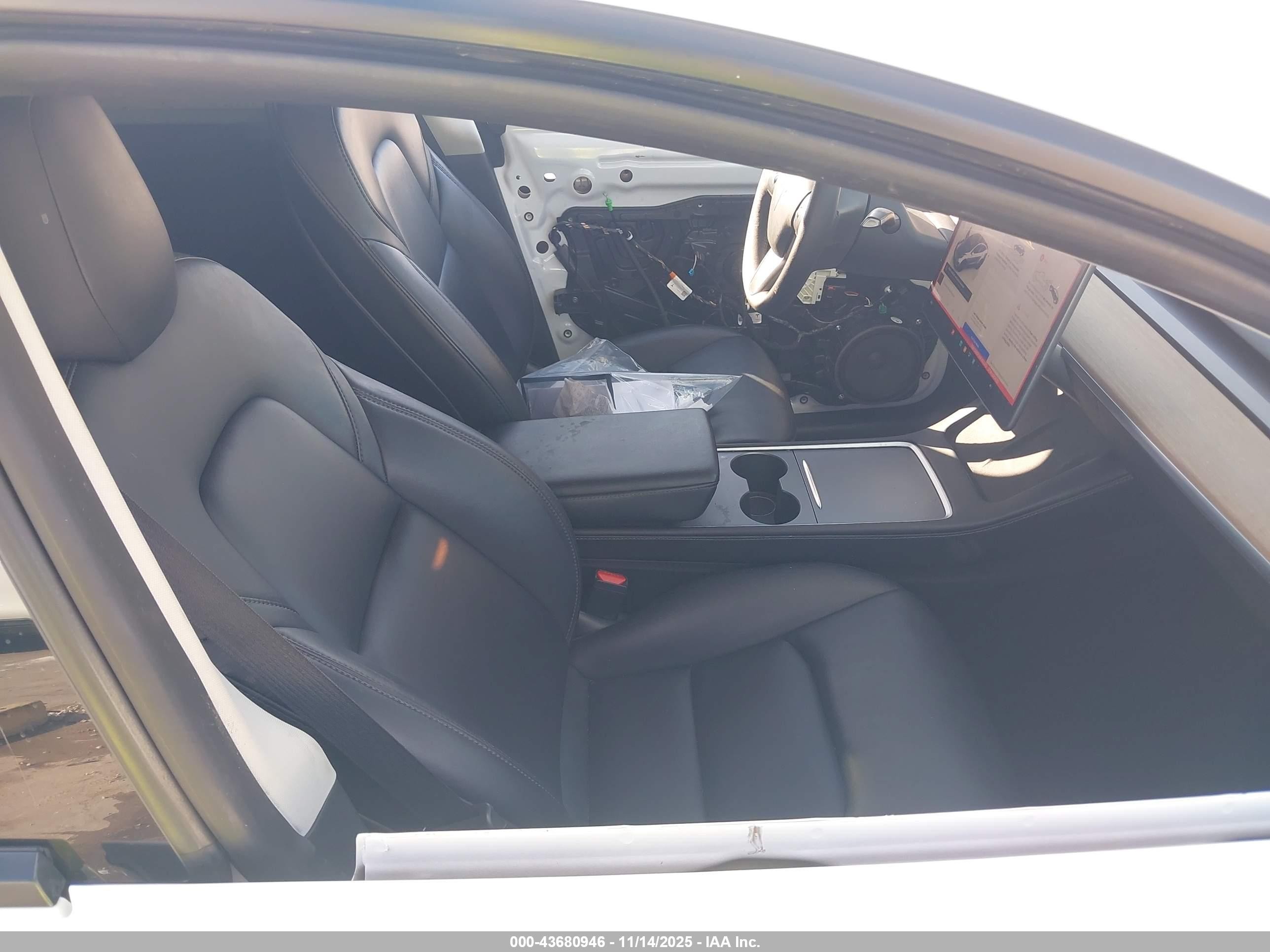 2022 Tesla Model Y Performance Dual Motor All-wheel Drive Белый vin: 7SAYGDEF5NF463332