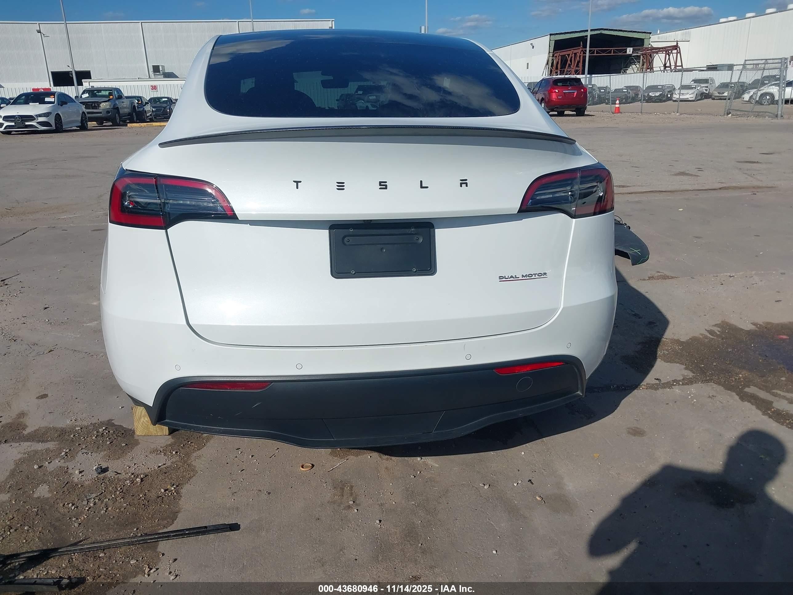 2022 Tesla Model Y Performance Dual Motor All-wheel Drive Белый vin: 7SAYGDEF5NF463332