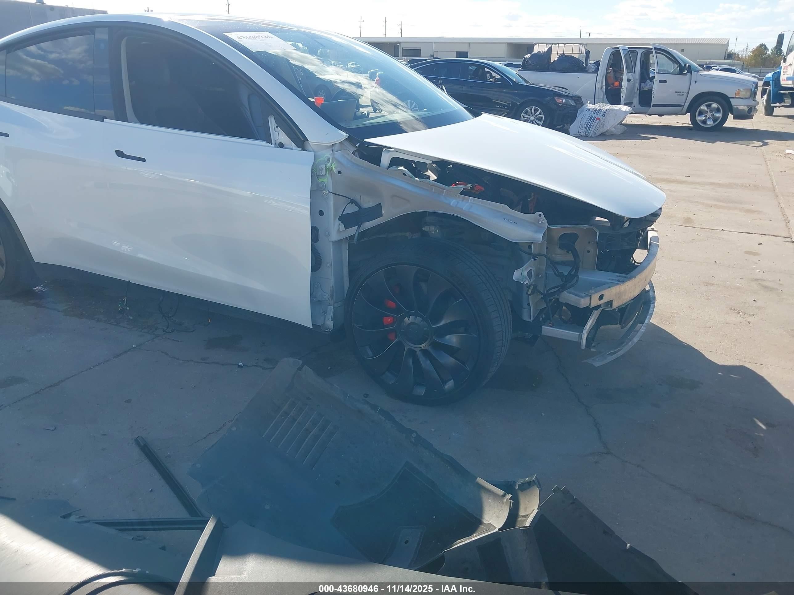 2022 Tesla Model Y Performance Dual Motor All-wheel Drive Белый vin: 7SAYGDEF5NF463332