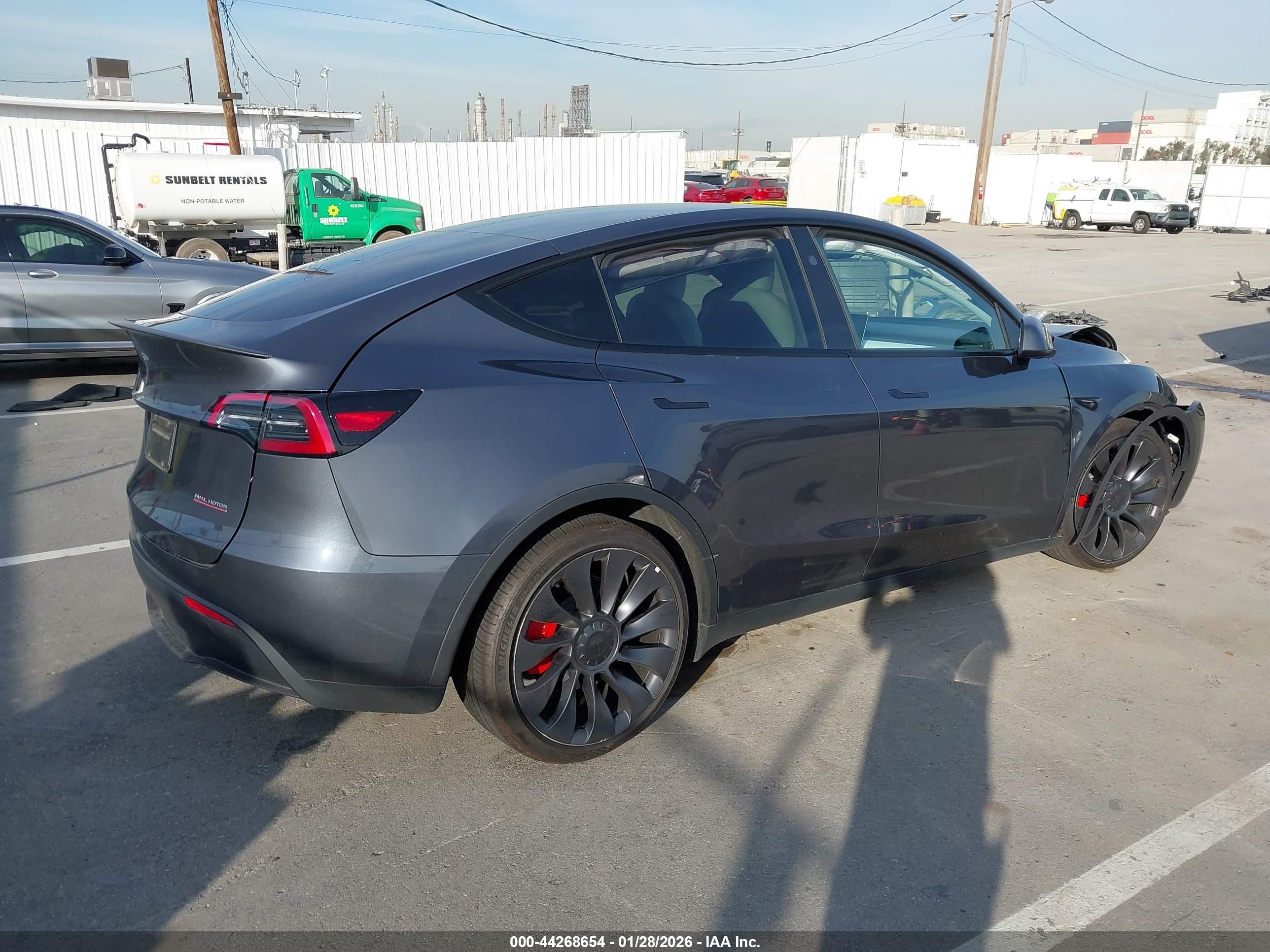 2023 Tesla Model Y Performance Dual Motor All-wheel Drive Gray vin: 7SAYGDEF5PF922006