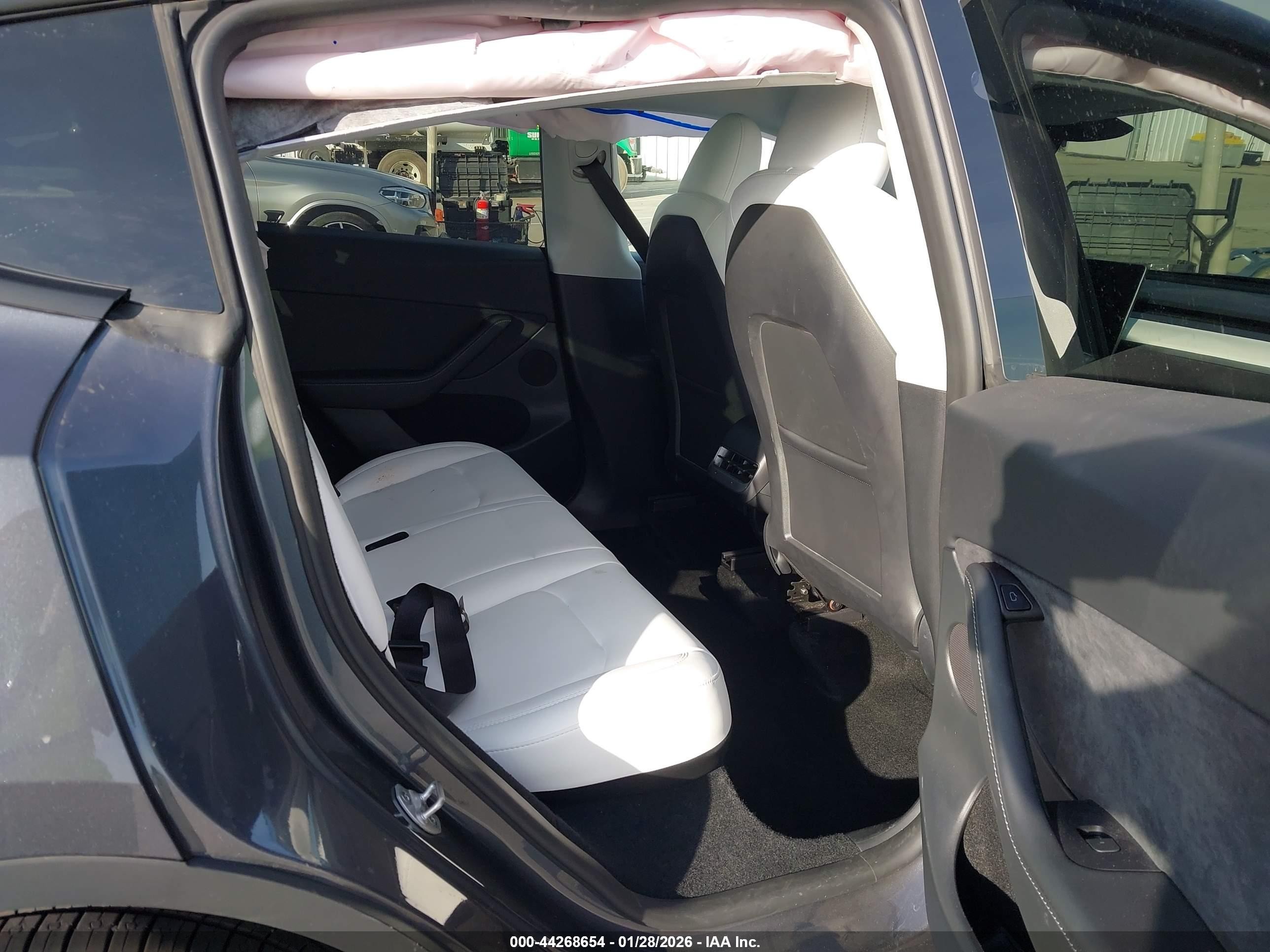 2023 Tesla Model Y Performance Dual Motor All-wheel Drive Gray vin: 7SAYGDEF5PF922006