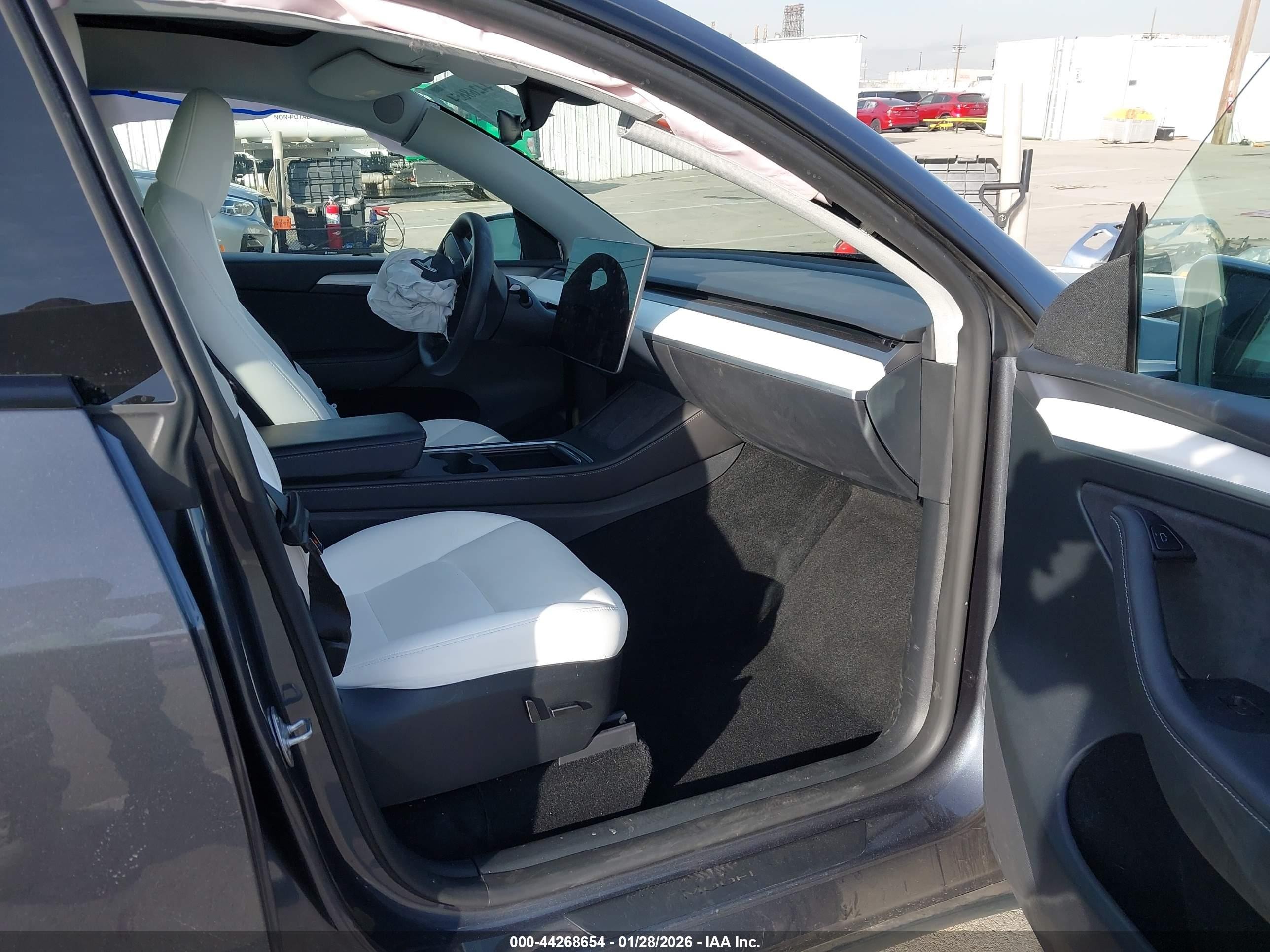 2023 Tesla Model Y Performance Dual Motor All-wheel Drive Gray vin: 7SAYGDEF5PF922006