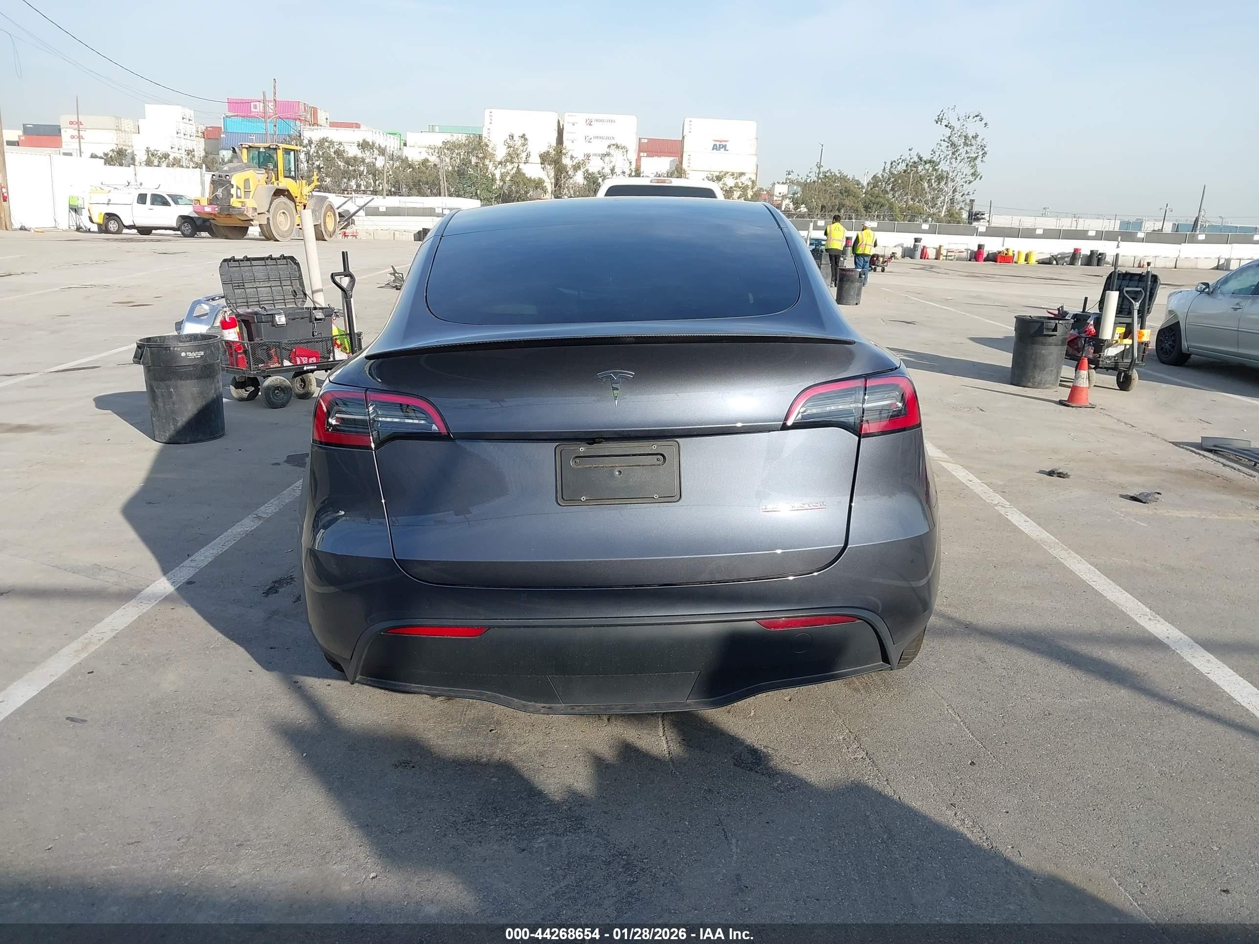 2023 Tesla Model Y Performance Dual Motor All-wheel Drive Gray vin: 7SAYGDEF5PF922006