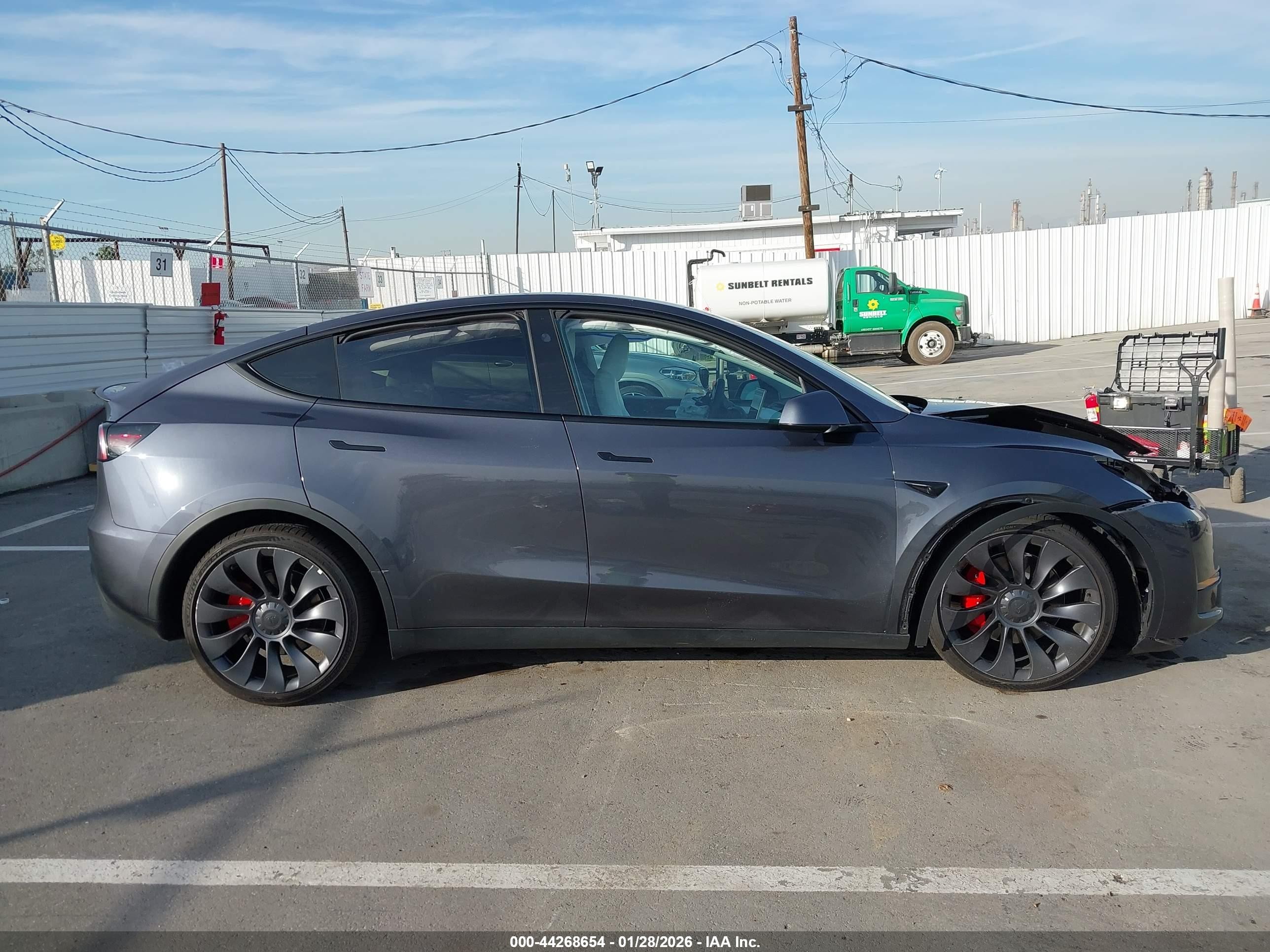 2023 Tesla Model Y Performance Dual Motor All-wheel Drive Gray vin: 7SAYGDEF5PF922006