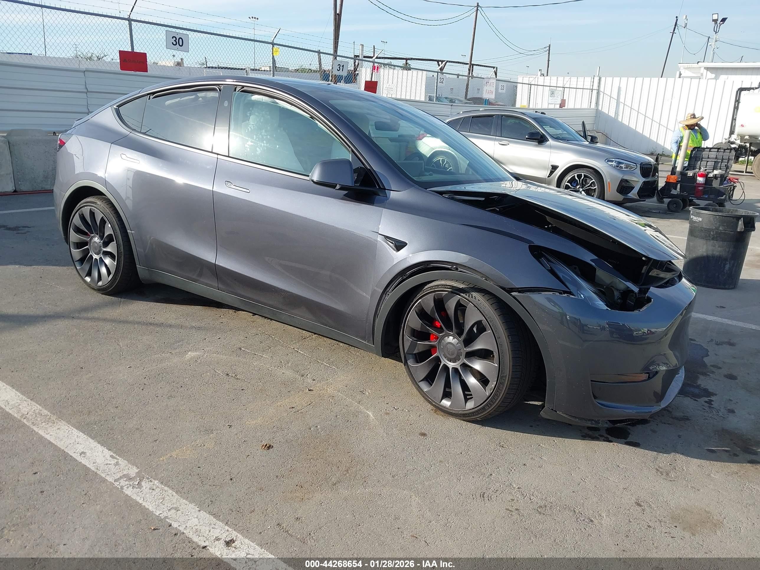 2023 Tesla Model Y Performance Dual Motor All-wheel Drive Gray vin: 7SAYGDEF5PF922006