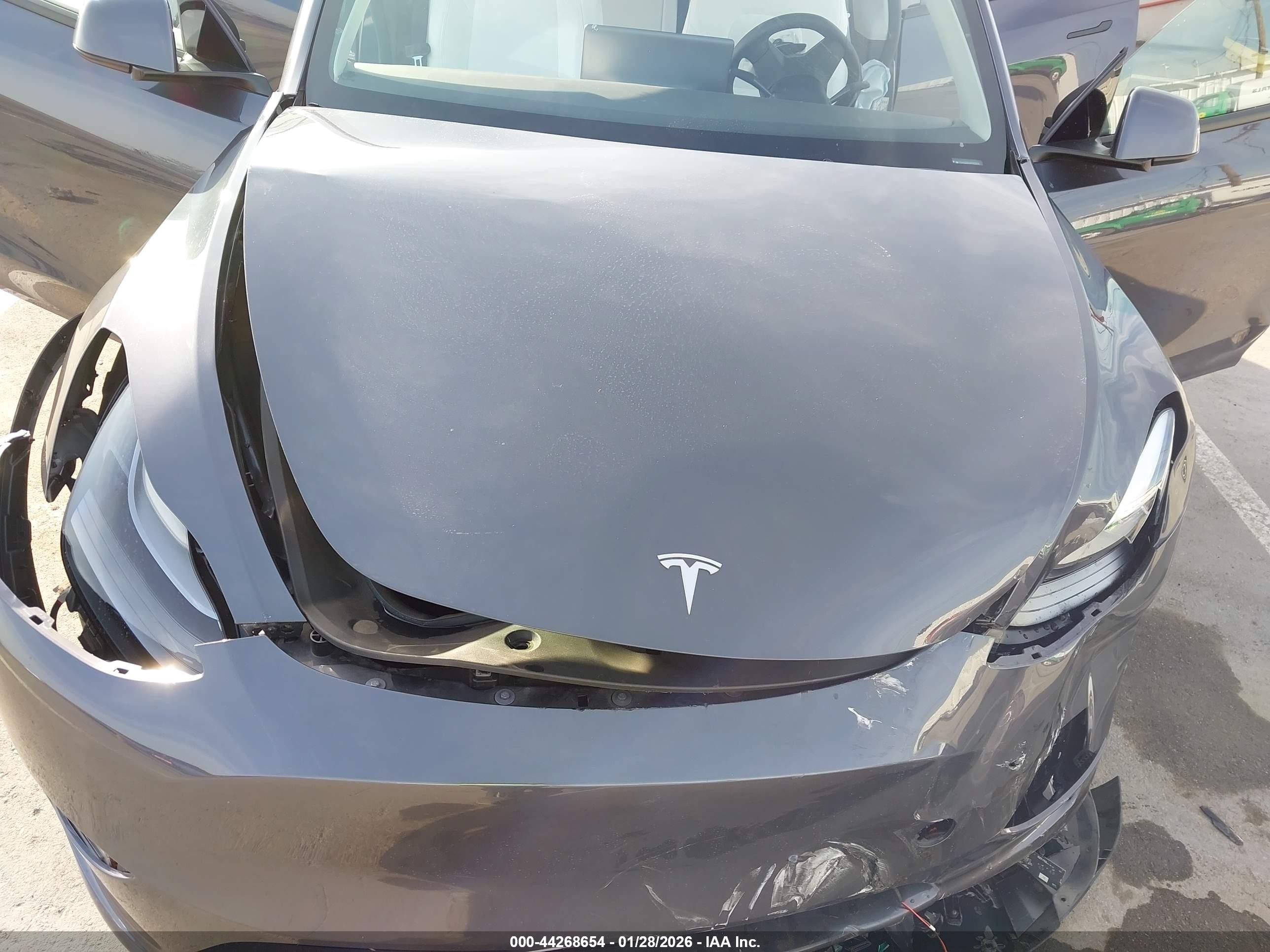 2023 Tesla Model Y Performance Dual Motor All-wheel Drive Gray vin: 7SAYGDEF5PF922006