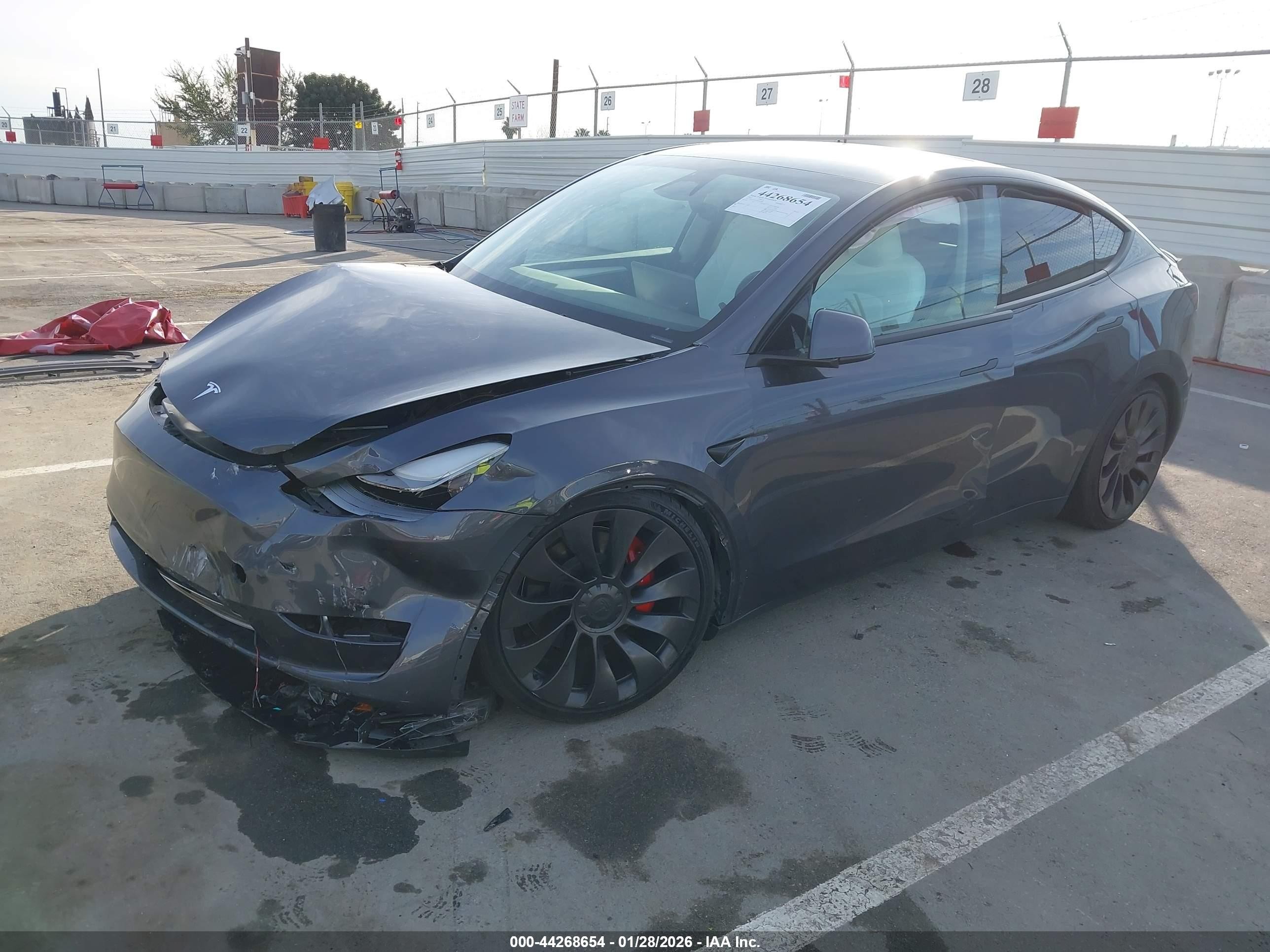 2023 Tesla Model Y Performance Dual Motor All-wheel Drive Gray vin: 7SAYGDEF5PF922006