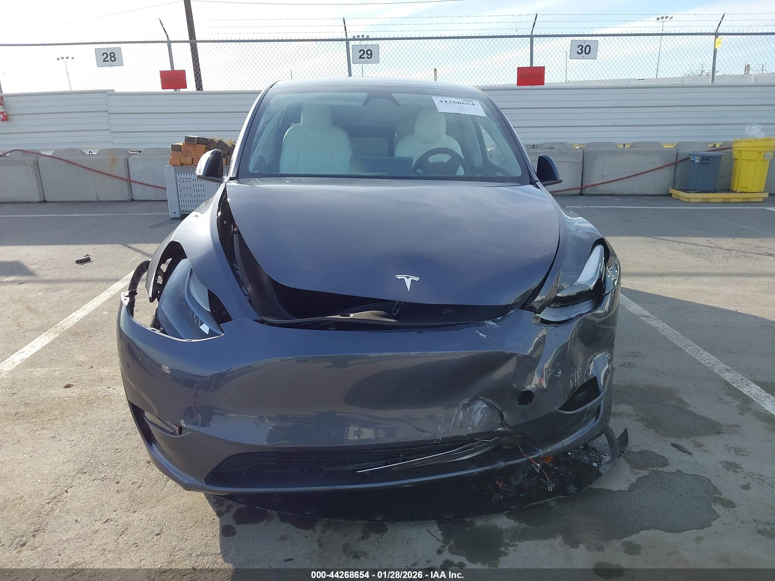 2023 Tesla Model Y Performance Dual Motor All-wheel Drive Gray vin: 7SAYGDEF5PF922006