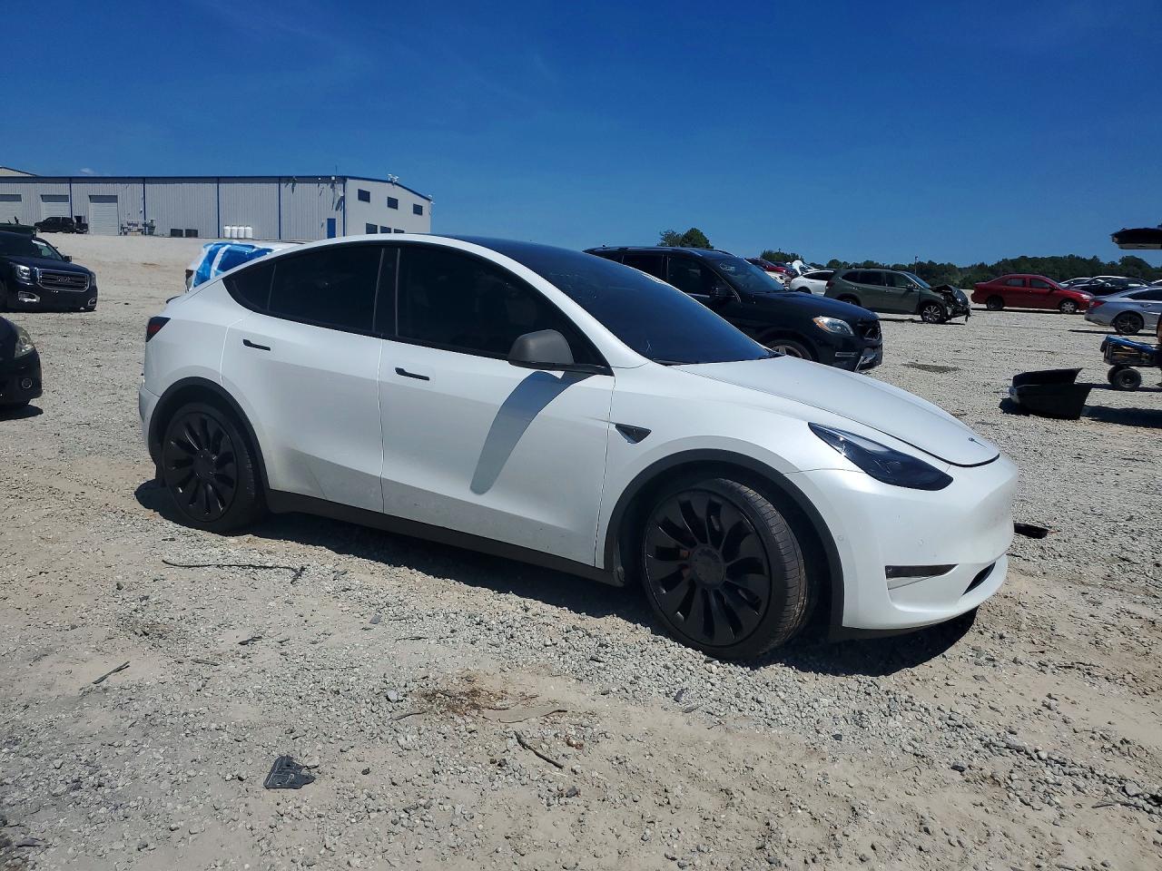 2022 Tesla Model Y White vin: 7SAYGDEF6NF440707