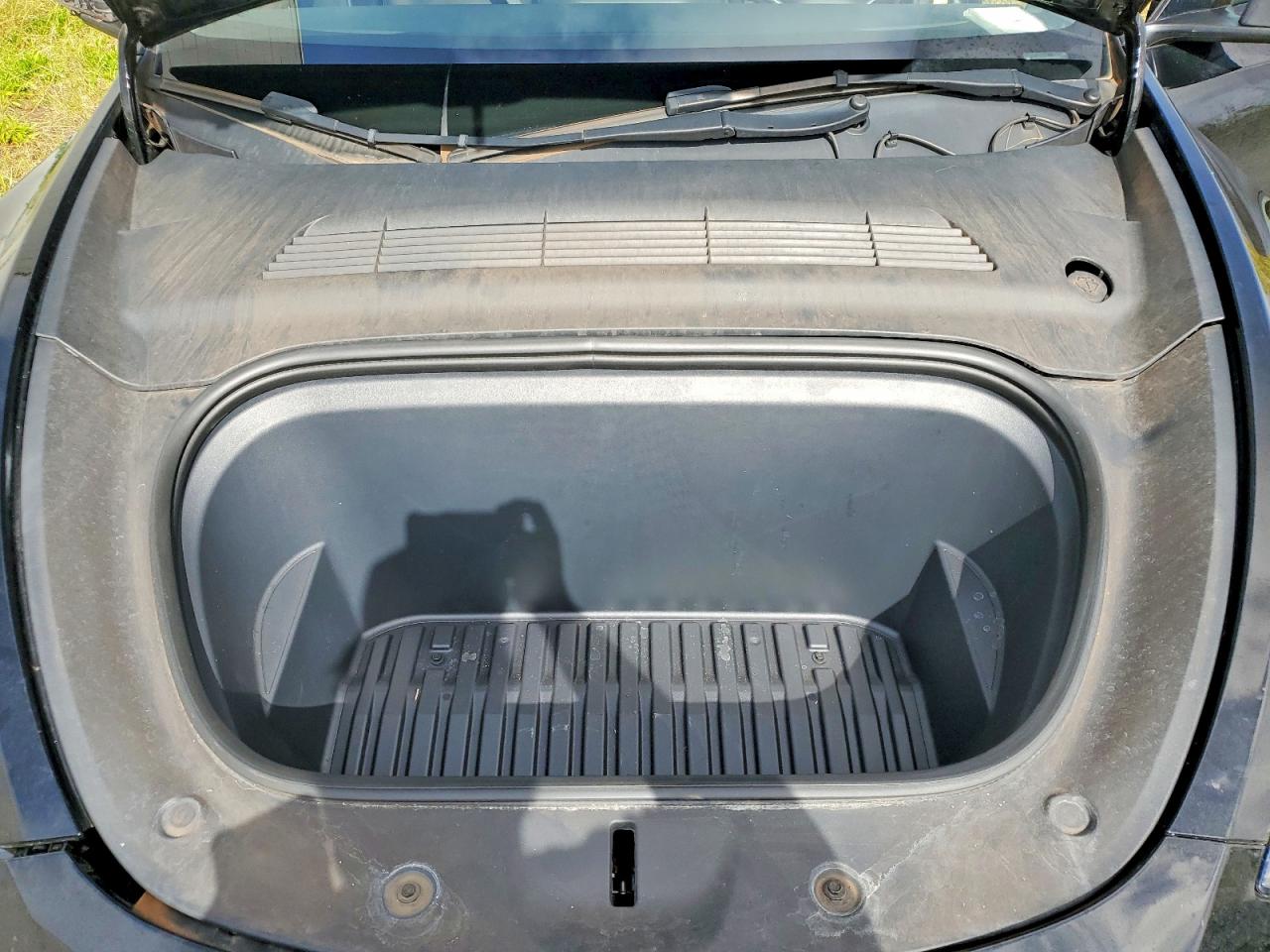 2023 Tesla Model Y Black vin: 7SAYGDEF6PF666975