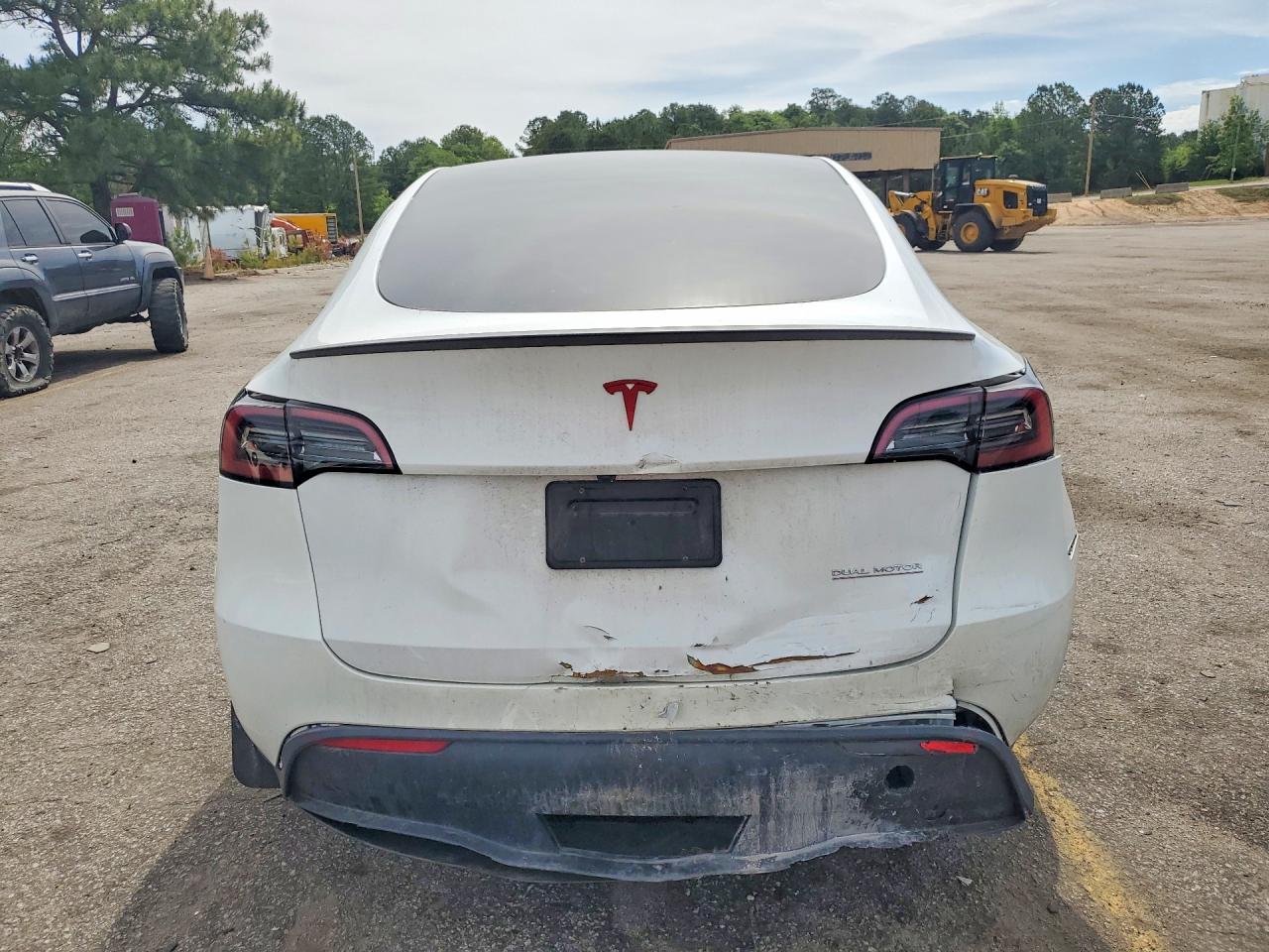 2023 Tesla Model Y White vin: 7SAYGDEF6PF832900