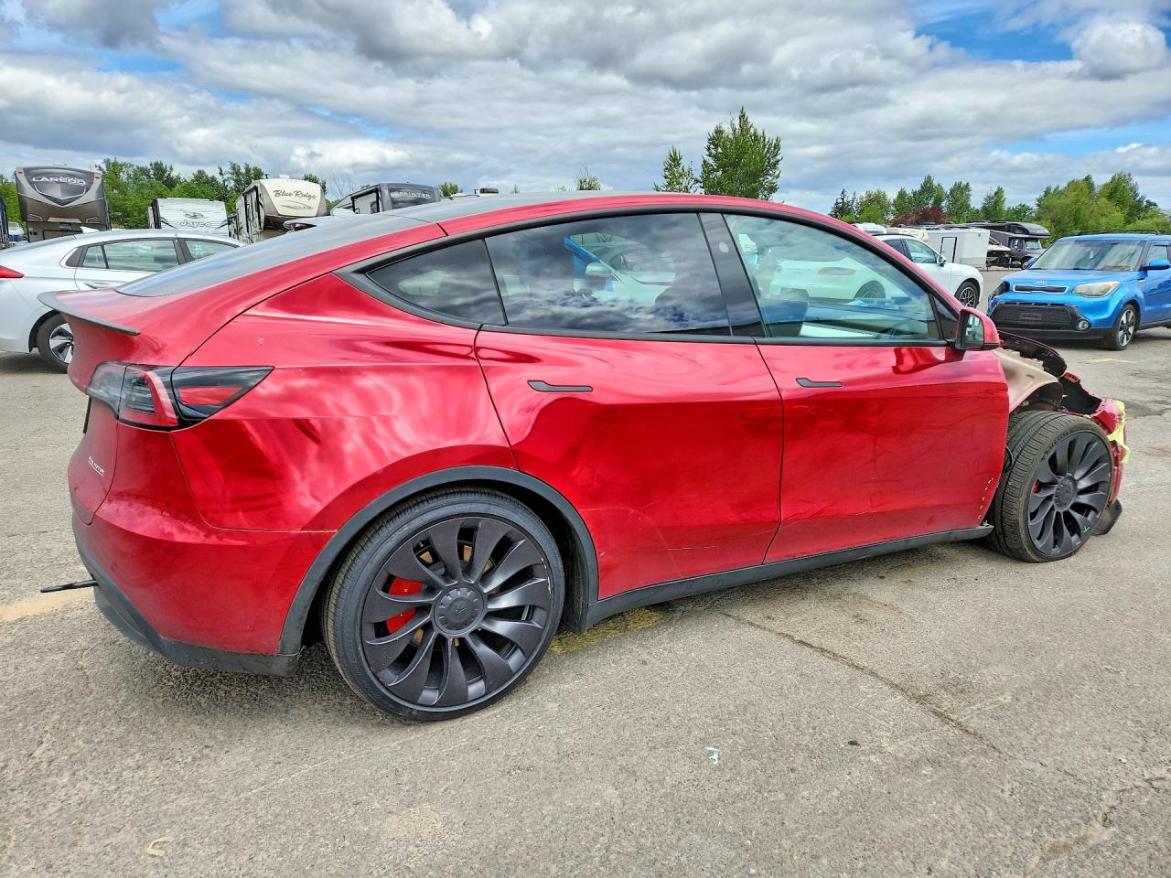 2023 Tesla Model Y Красный vin: 7SAYGDEF9PF870489