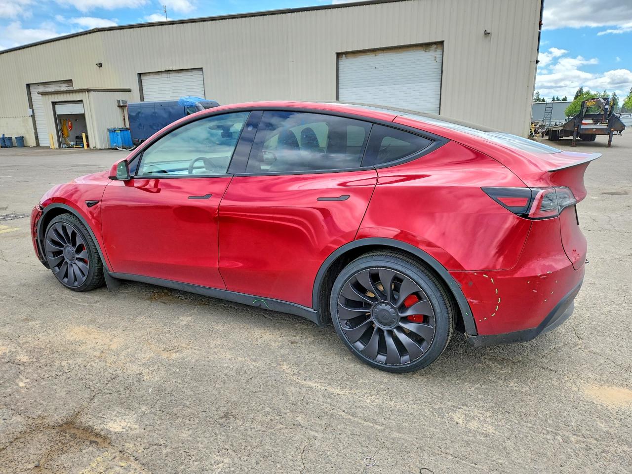 2023 Tesla Model Y Красный vin: 7SAYGDEF9PF870489