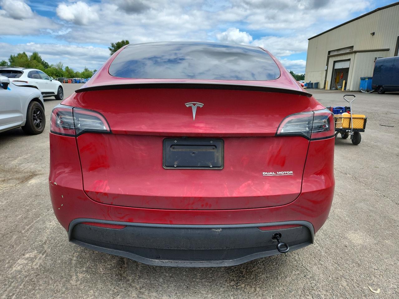 2023 Tesla Model Y Красный vin: 7SAYGDEF9PF870489