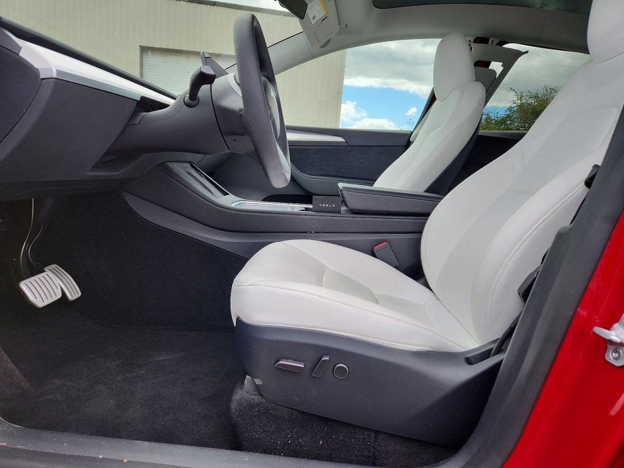 2023 Tesla Model Y Красный vin: 7SAYGDEF9PF870489