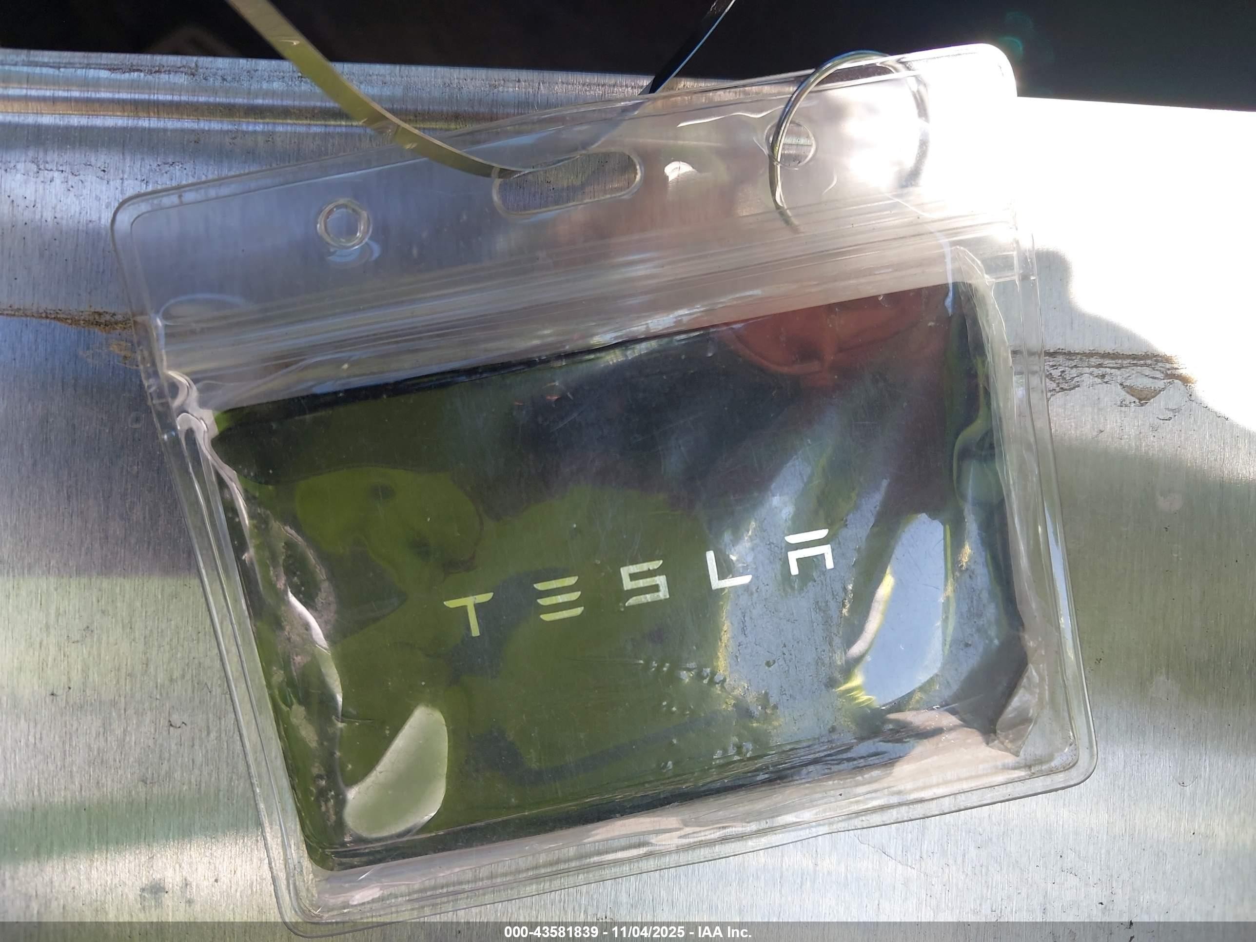 2022 Tesla Model Y Performance Dual Motor All-wheel Drive White vin: 7SAYGDEFXNF372072
