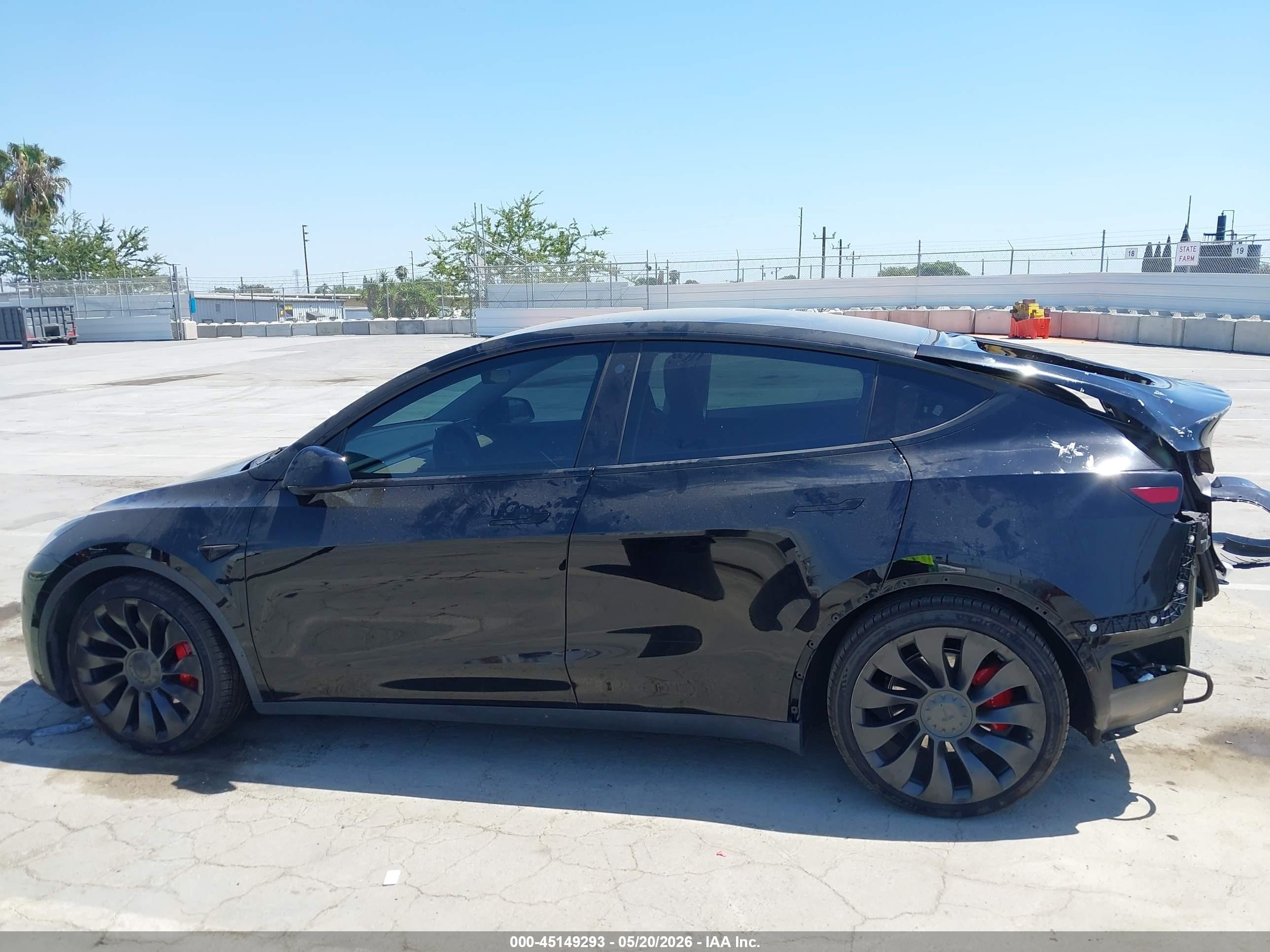 2022 Tesla Model Y Performance Dual Motor All-wheel Drive Black vin: 7SAYGDEFXNF404941