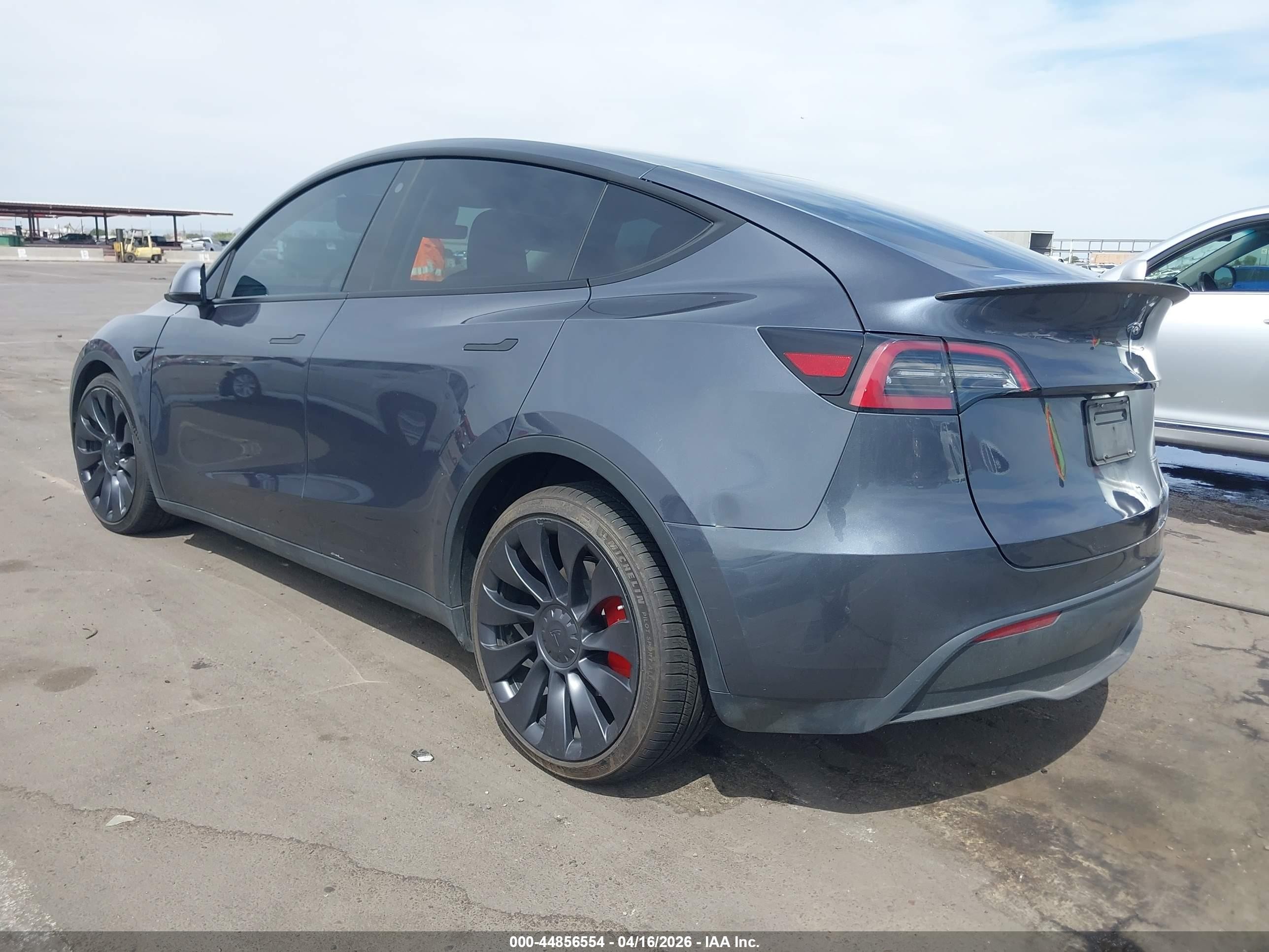 2023 Tesla Model Y Performance Dual Motor All-wheel Drive Gray vin: 7SAYGDEFXPF782356