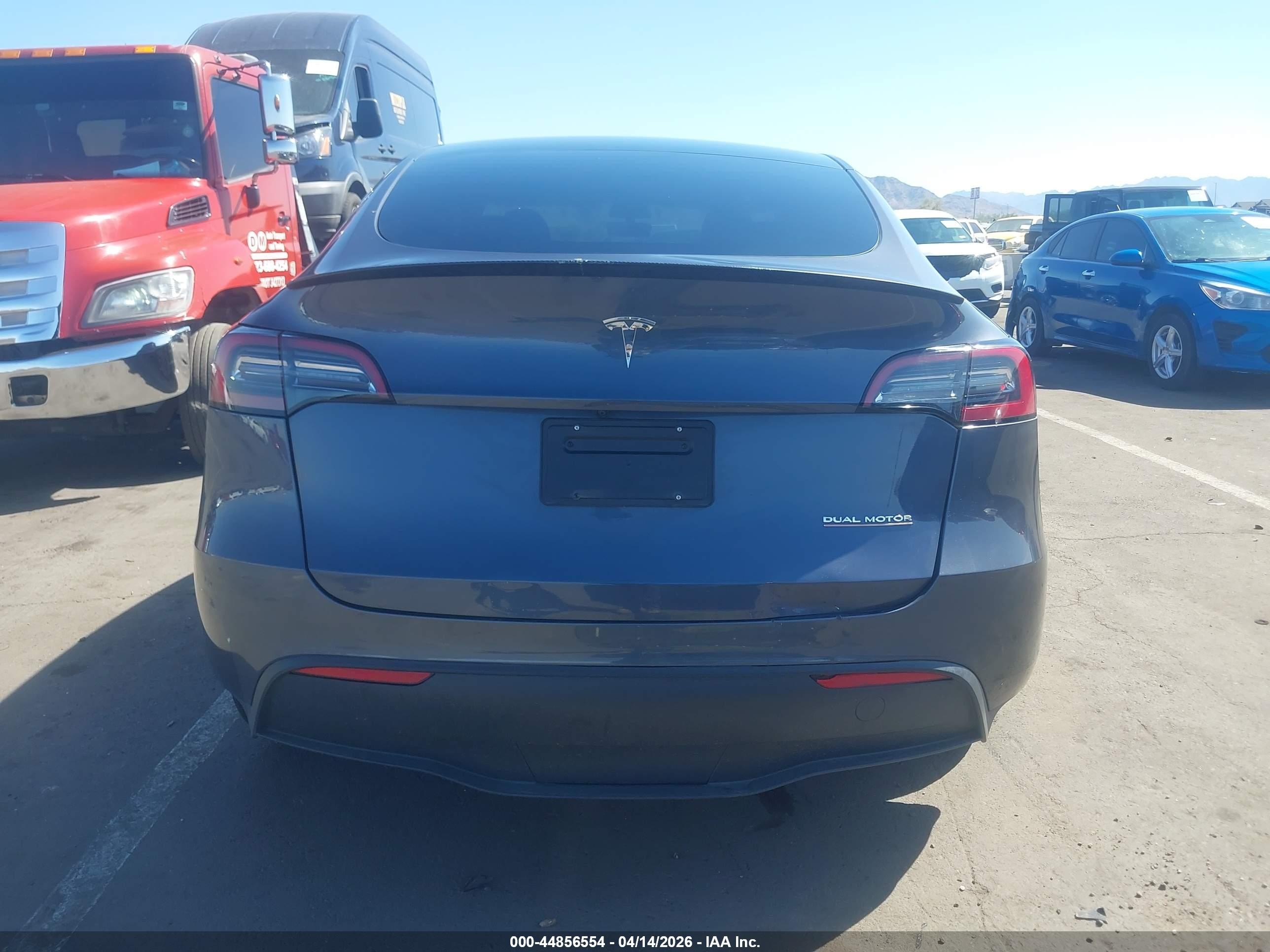 2023 Tesla Model Y Performance Dual Motor All-wheel Drive Gray vin: 7SAYGDEFXPF782356