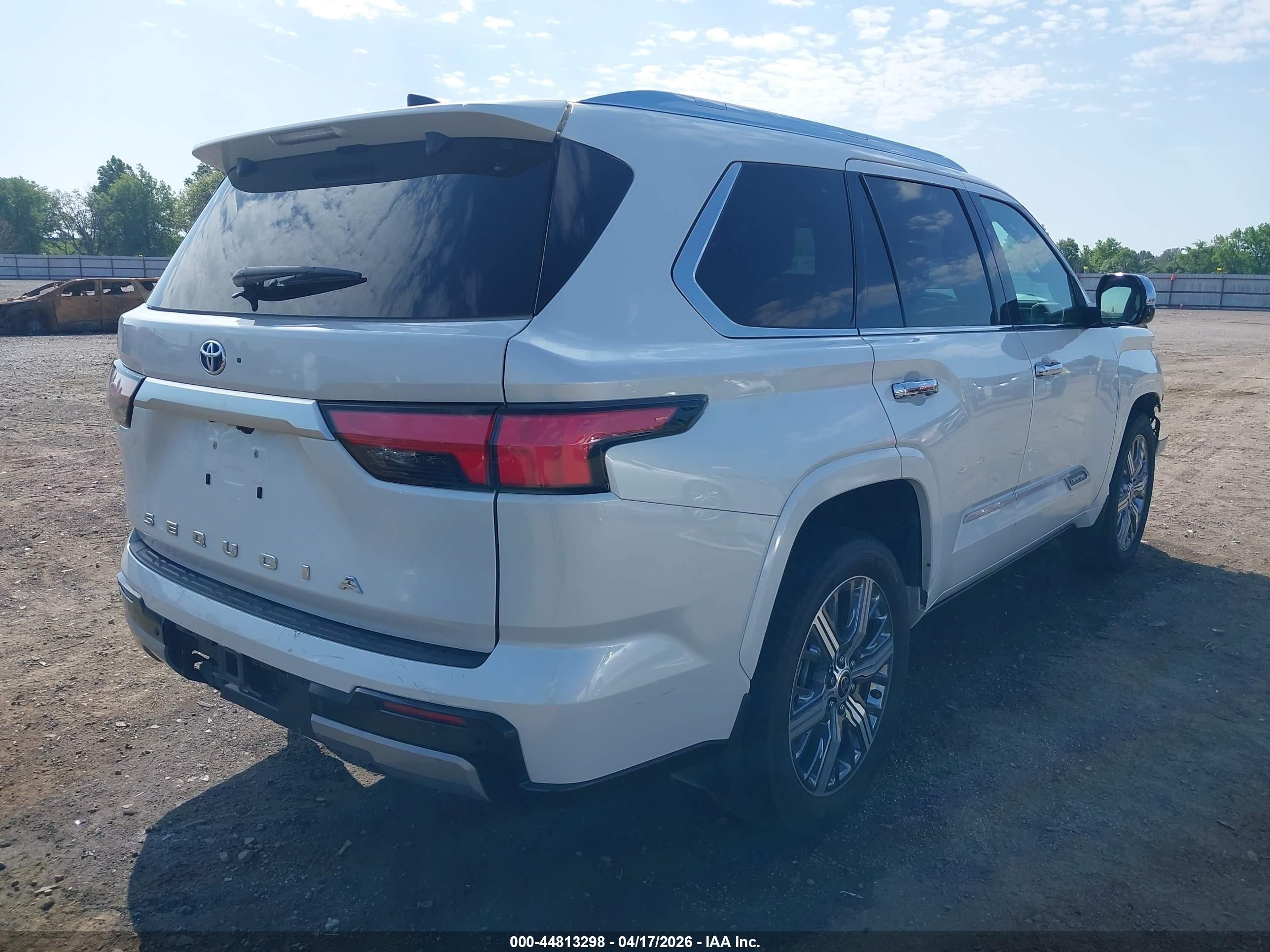 2023 Toyota Sequoia Capstone White vin: 7SVAAABA2PX008010