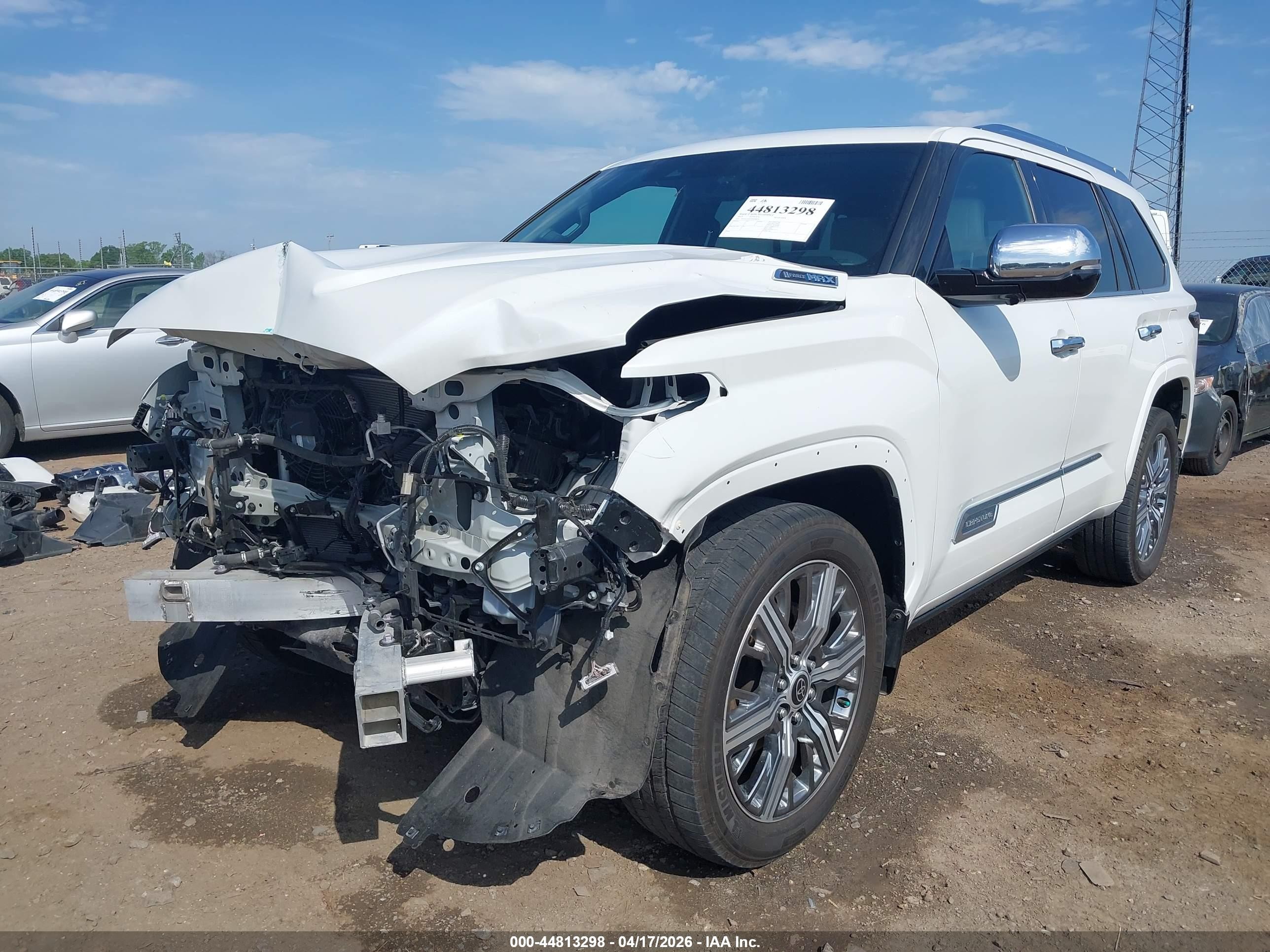 2023 Toyota Sequoia Capstone White vin: 7SVAAABA2PX008010