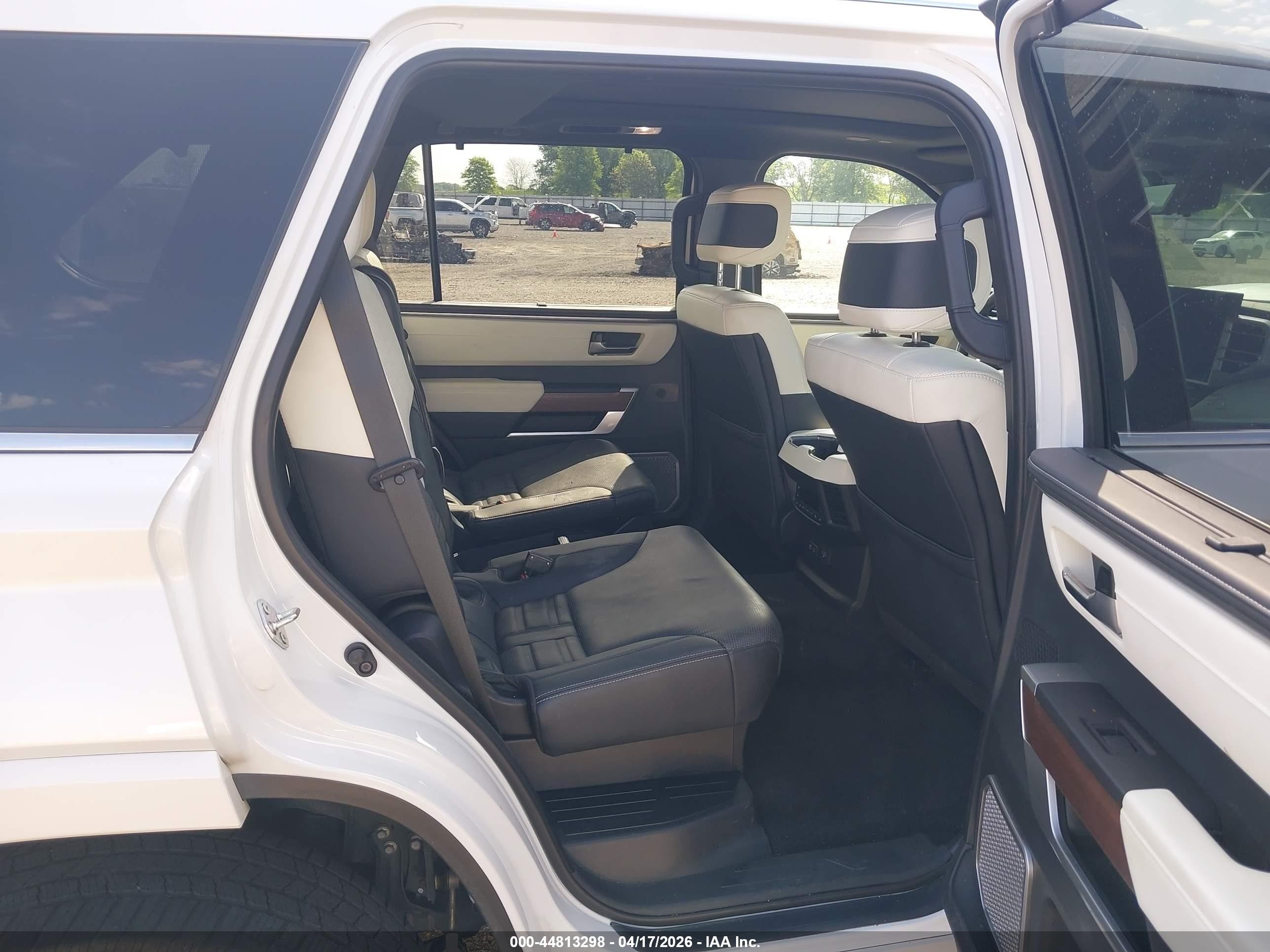 2023 Toyota Sequoia Capstone White vin: 7SVAAABA2PX008010