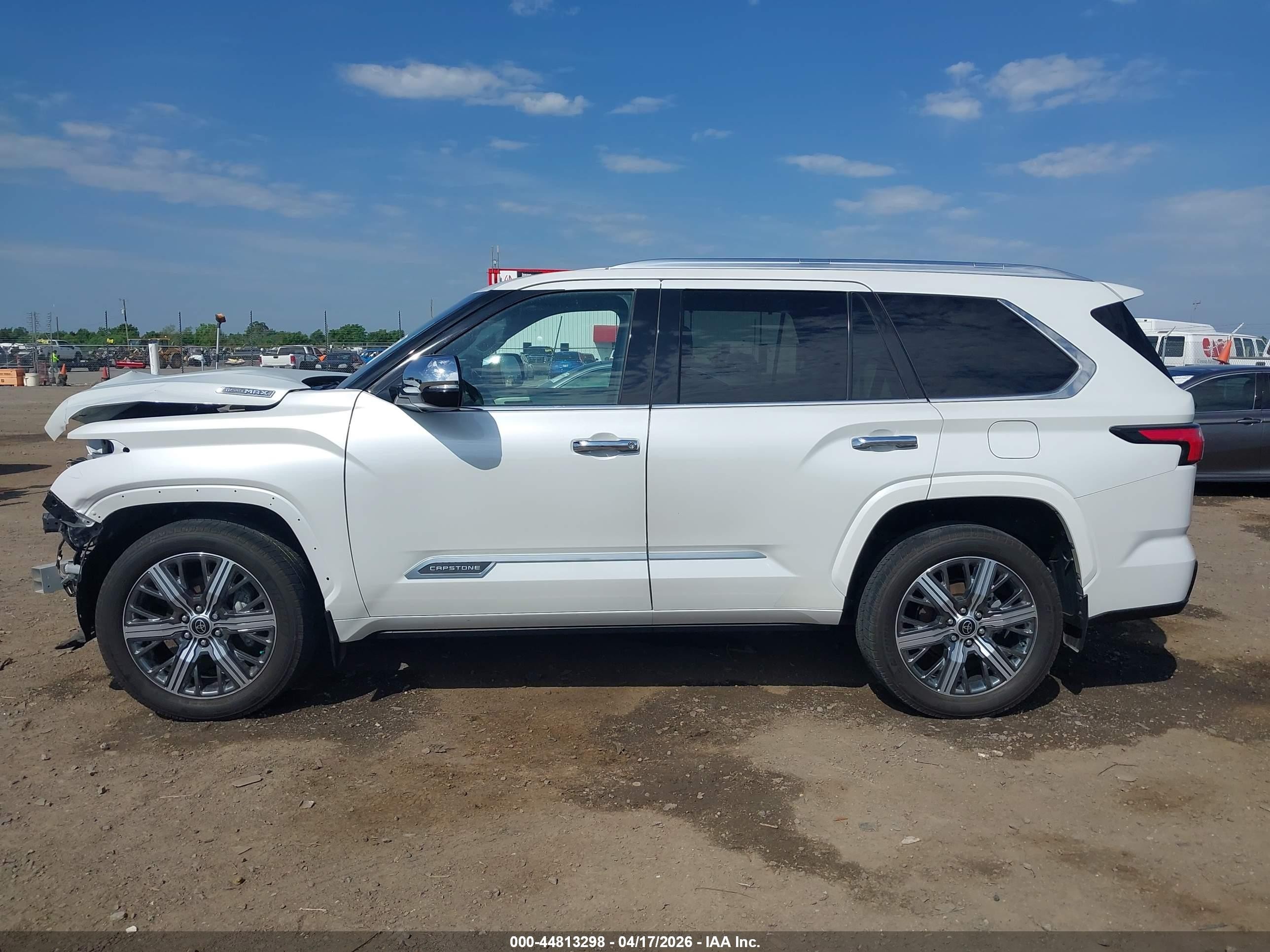 2023 Toyota Sequoia Capstone White vin: 7SVAAABA2PX008010
