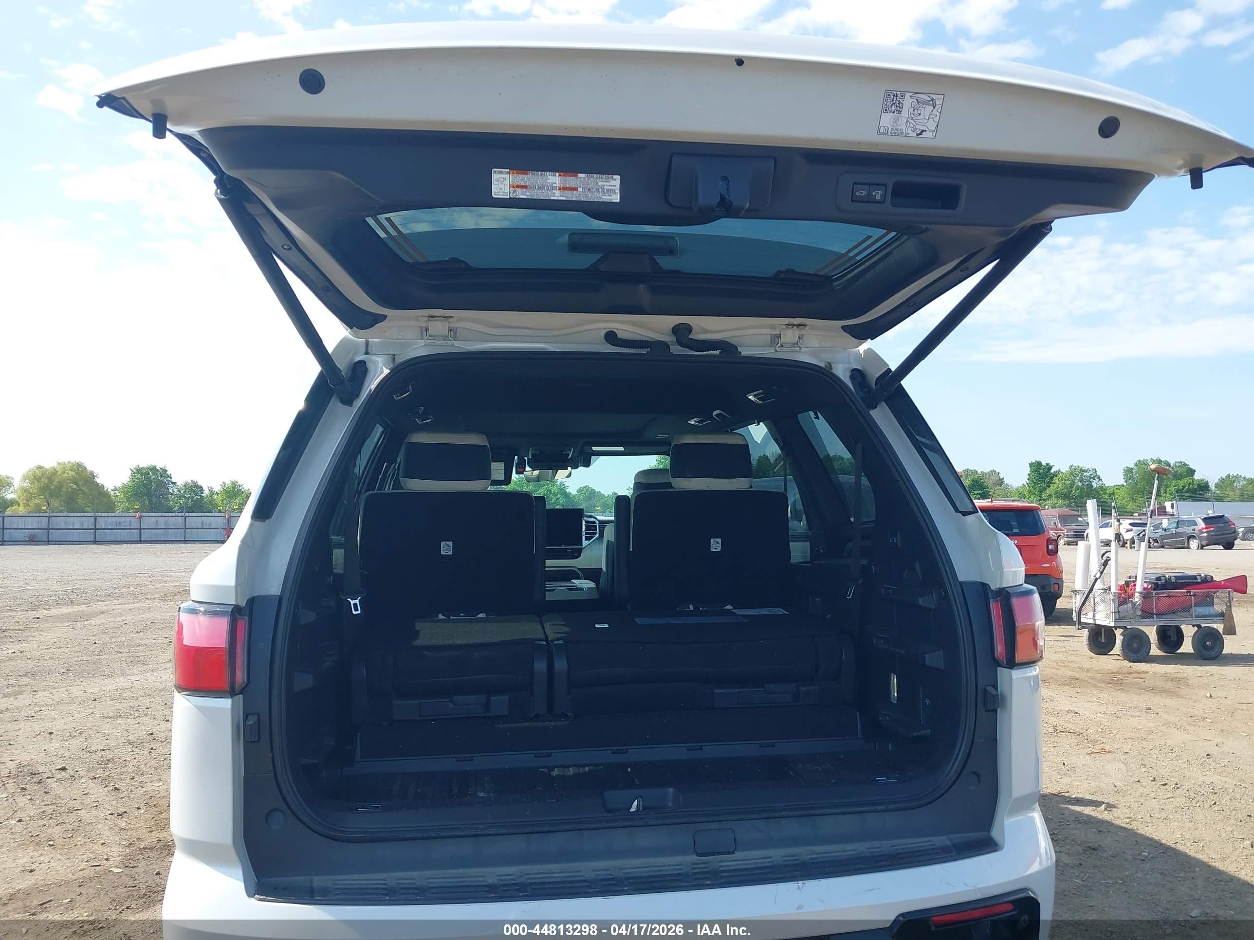 2023 Toyota Sequoia Capstone White vin: 7SVAAABA2PX008010