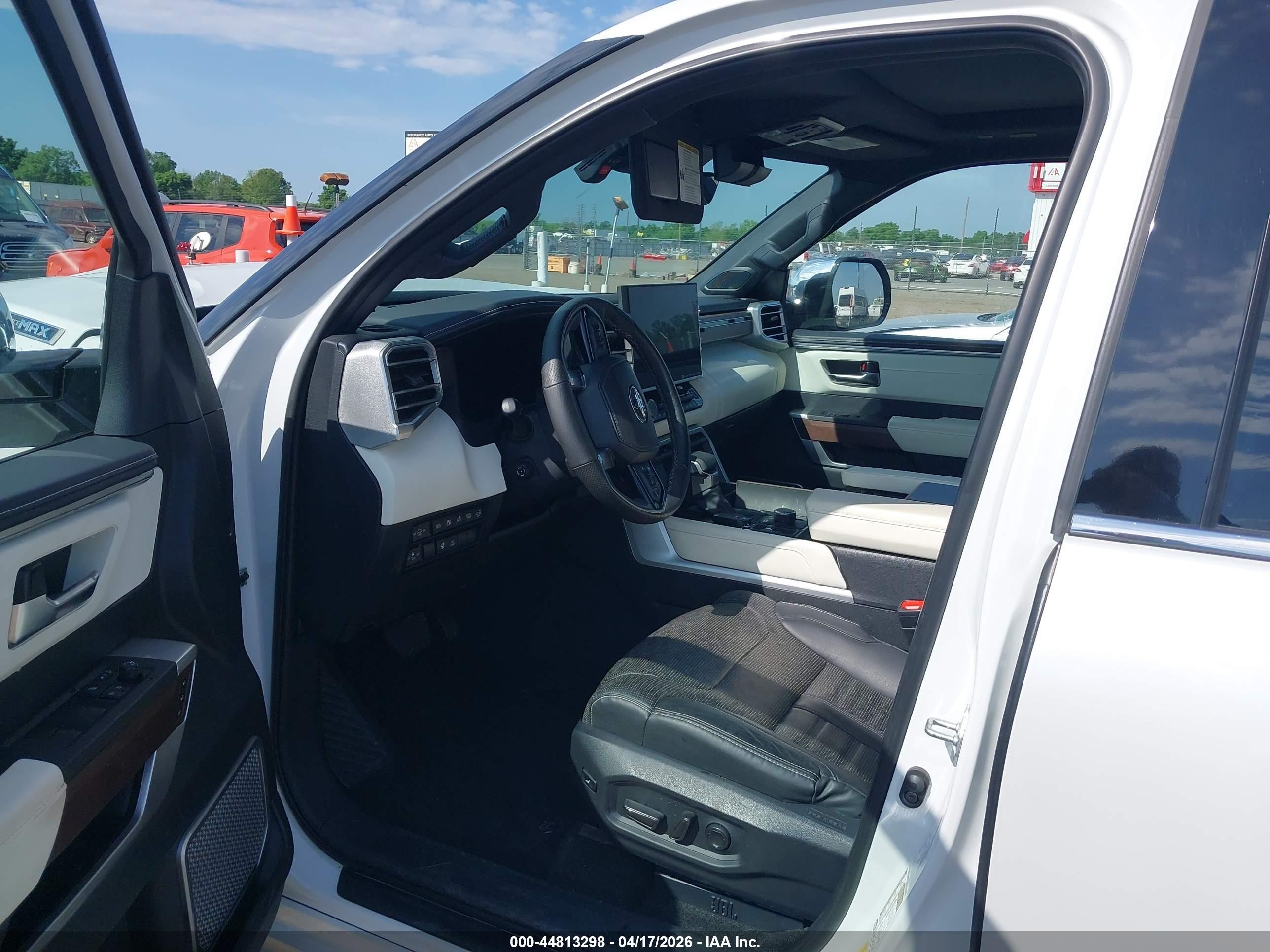 2023 Toyota Sequoia Capstone White vin: 7SVAAABA2PX008010