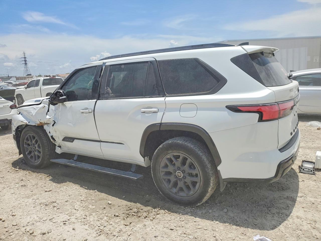 2024 Toyota Sequoia Platinum Белый vin: 7SVAAABA3RX041259