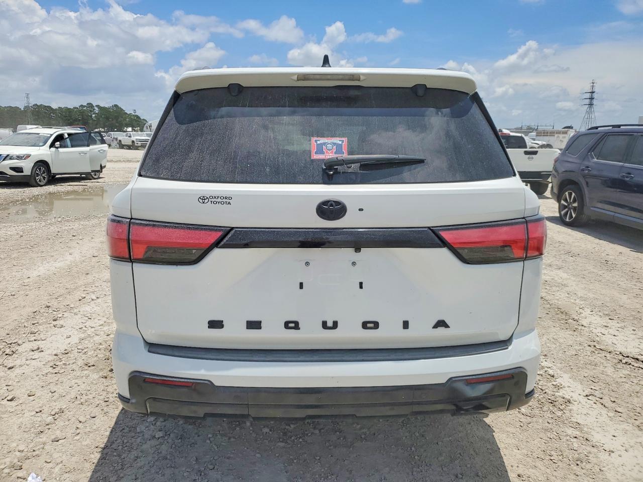 2024 Toyota Sequoia Platinum Белый vin: 7SVAAABA3RX041259