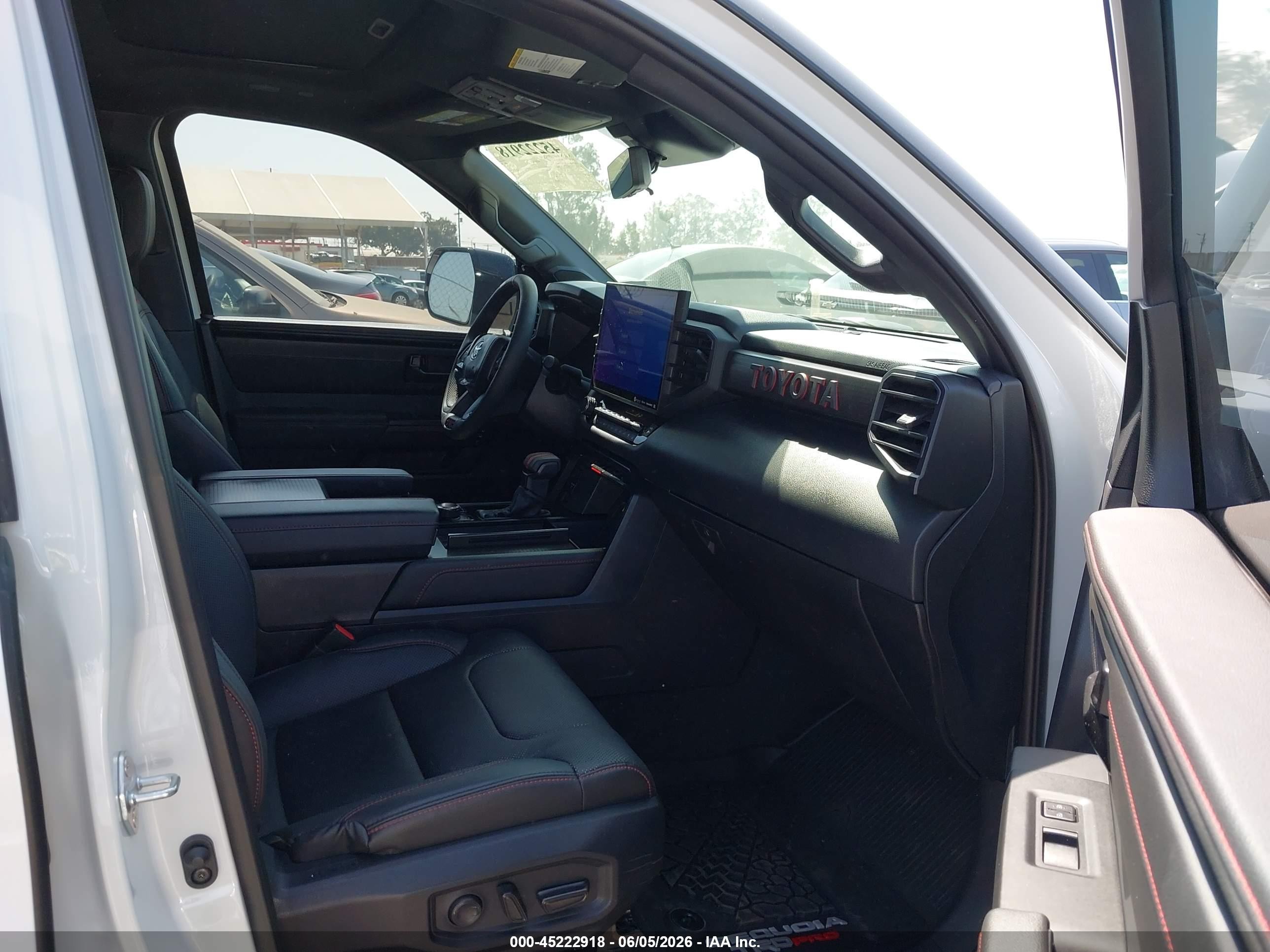2024 Toyota Sequoia Trd Pro White vin: 7SVAAABA7RX038557