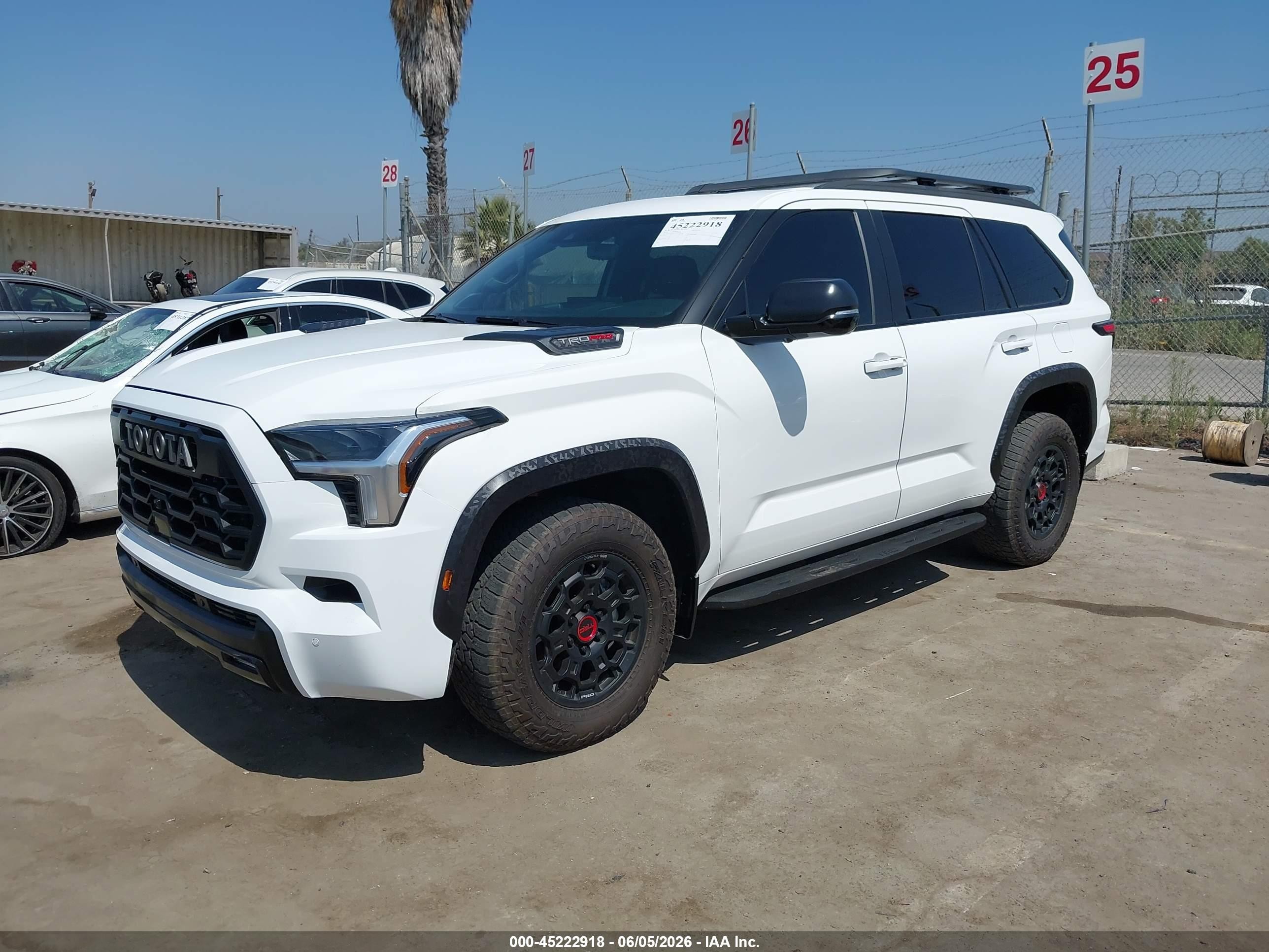 2024 Toyota Sequoia Trd Pro White vin: 7SVAAABA7RX038557