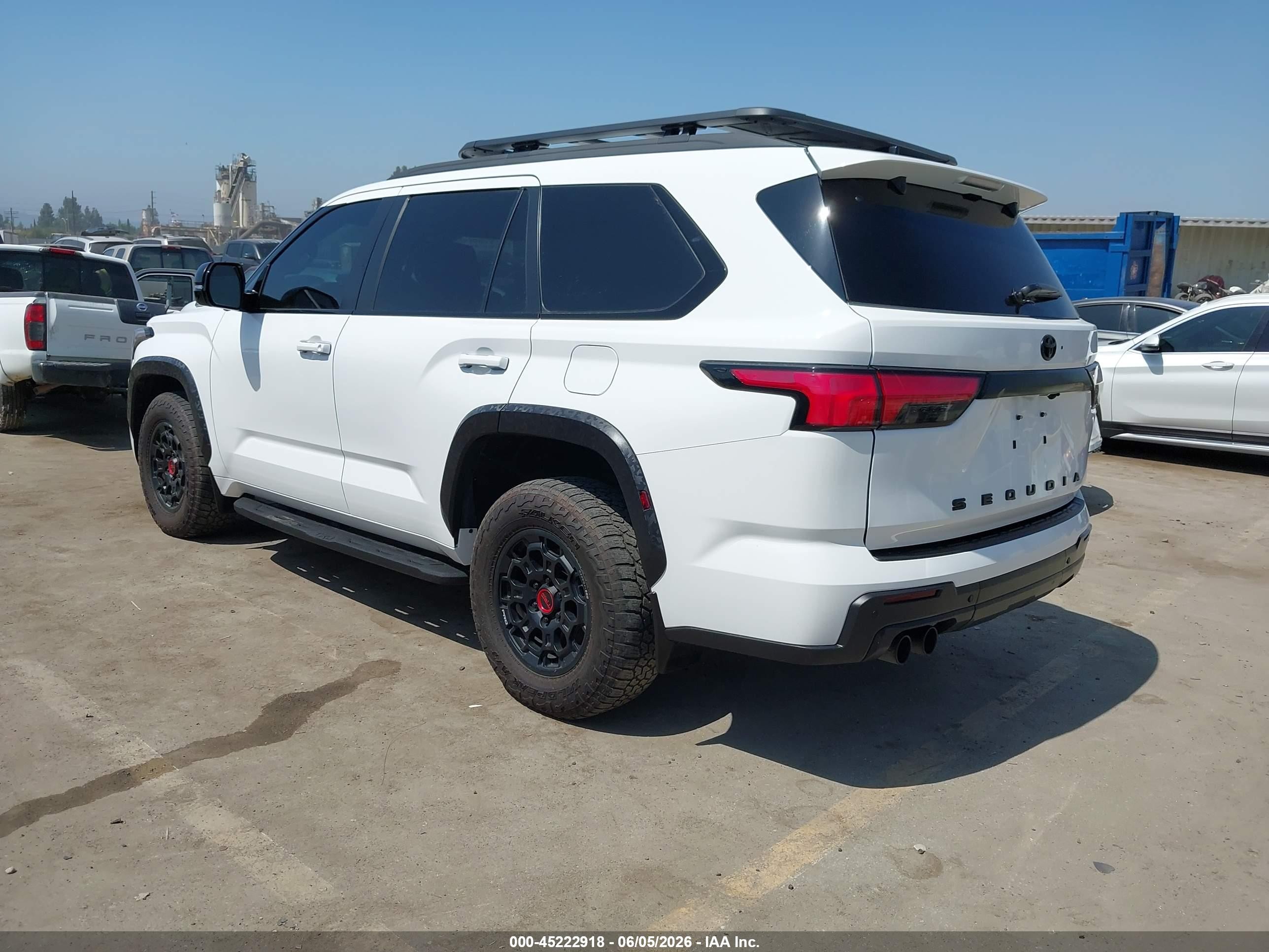 2024 Toyota Sequoia Trd Pro White vin: 7SVAAABA7RX038557
