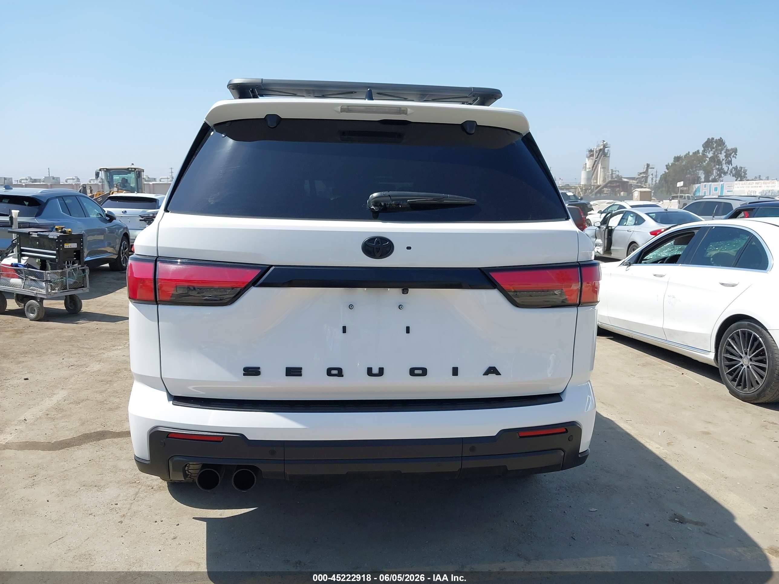 2024 Toyota Sequoia Trd Pro White vin: 7SVAAABA7RX038557