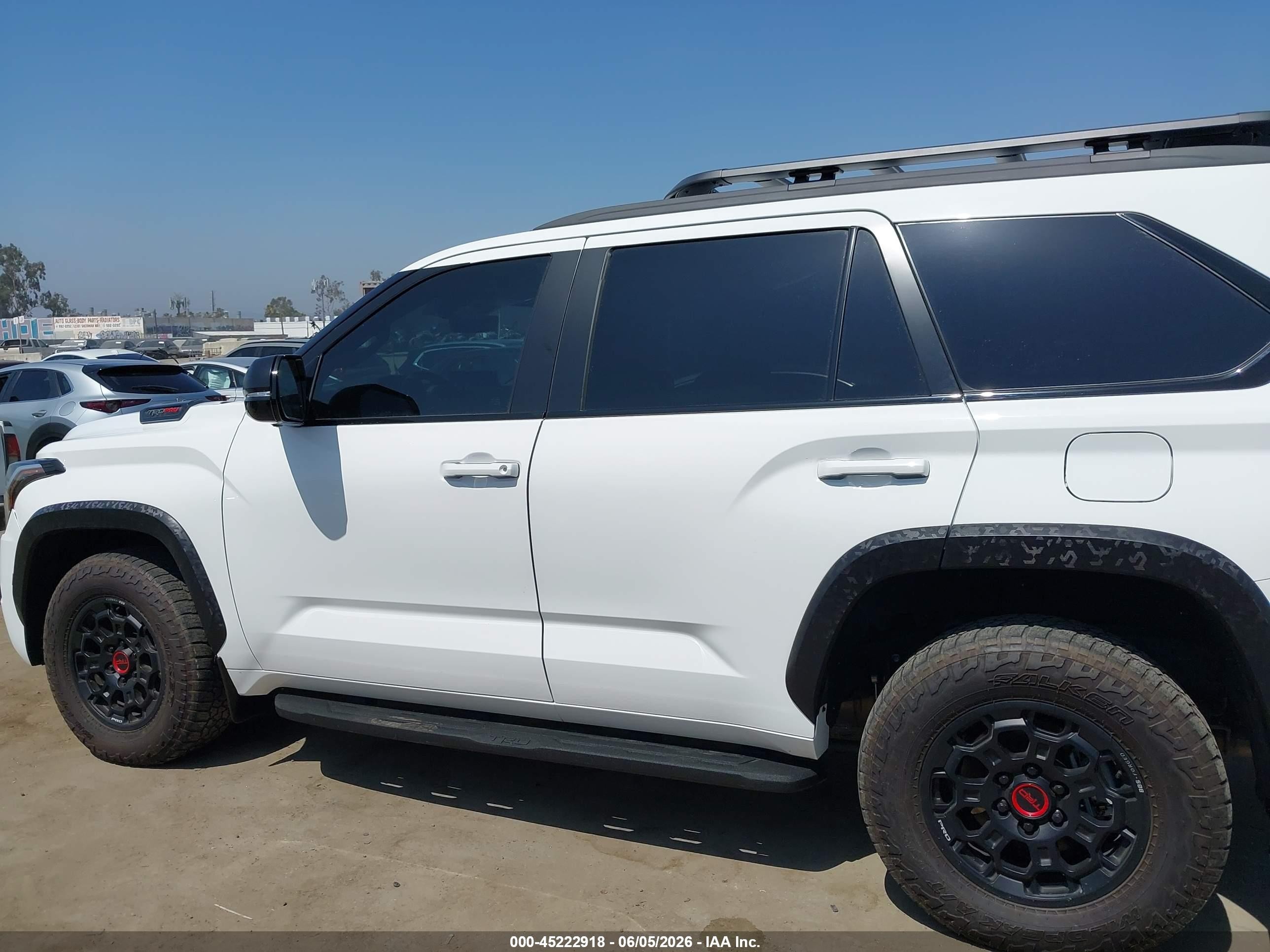 2024 Toyota Sequoia Trd Pro White vin: 7SVAAABA7RX038557