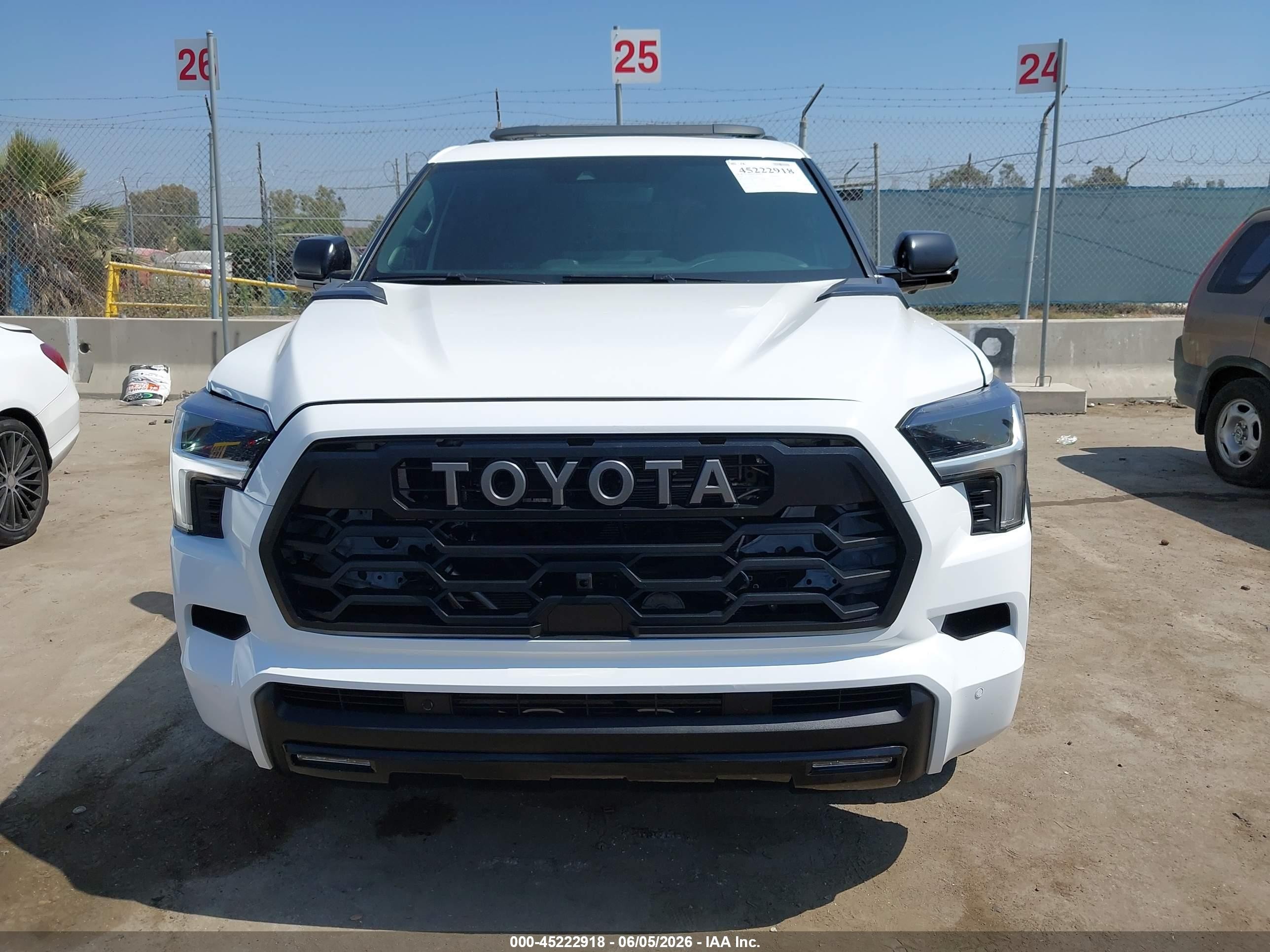 2024 Toyota Sequoia Trd Pro White vin: 7SVAAABA7RX038557