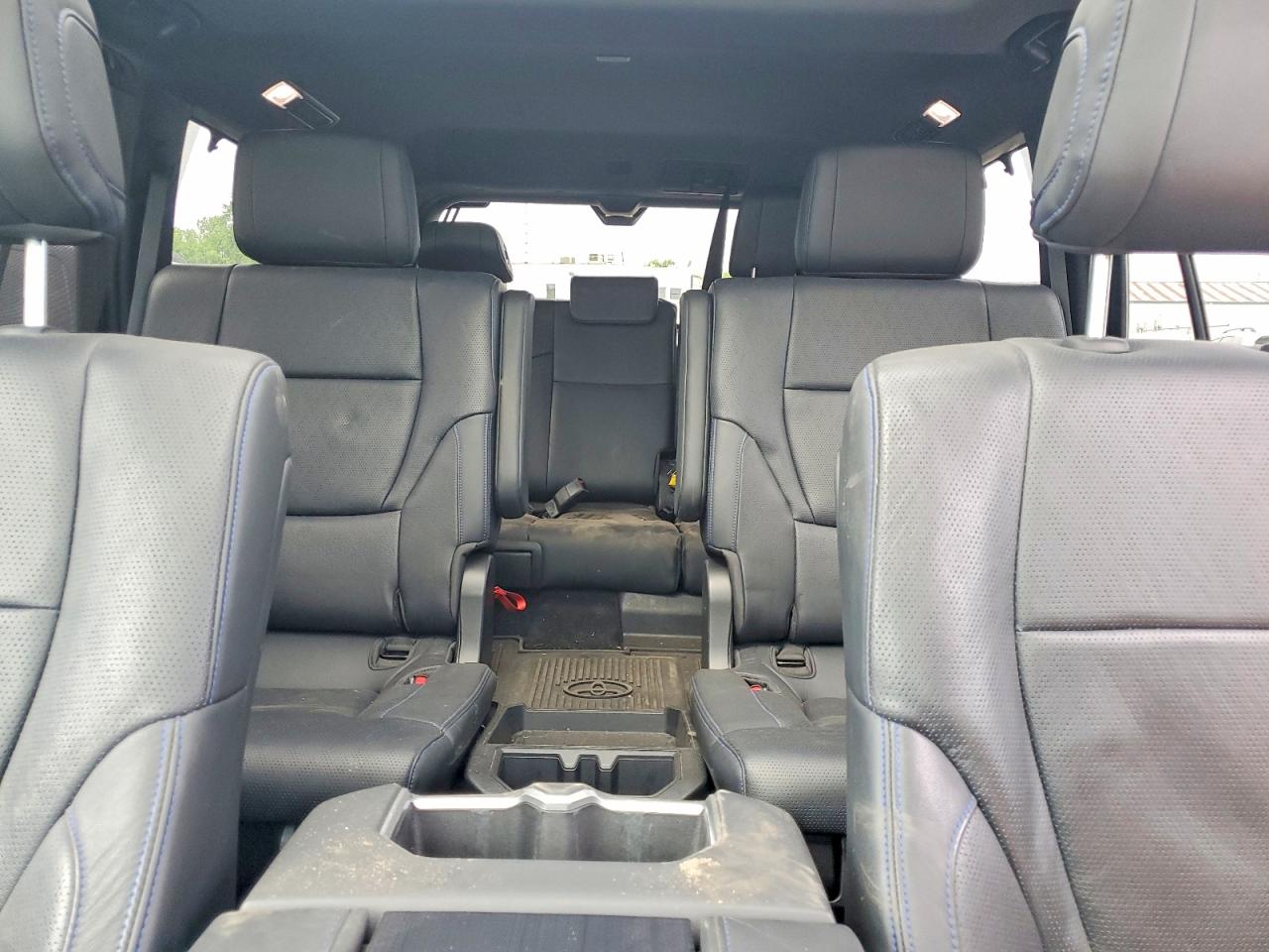 2025 Toyota Sequoia Platinum Silver vin: 7SVAAABAXSX065581