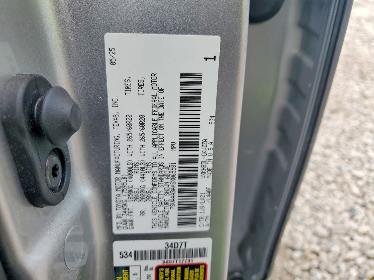 2025 Toyota Sequoia Platinum Silver vin: 7SVAAABAXSX065581