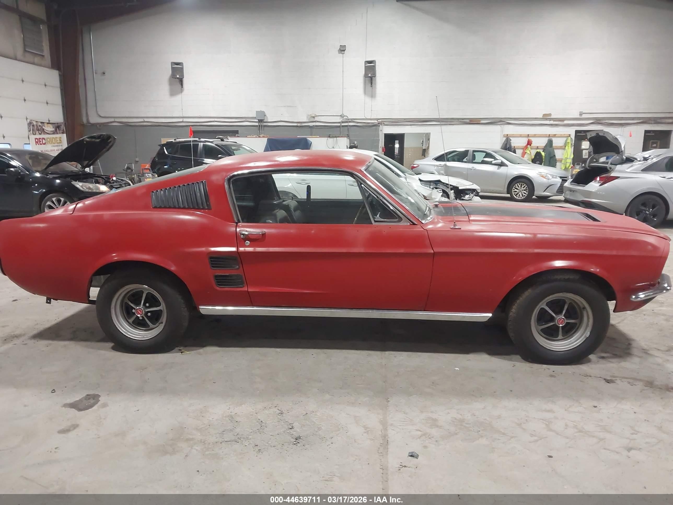 1967 Ford Mustang   Красный vin: 7T02C229102      