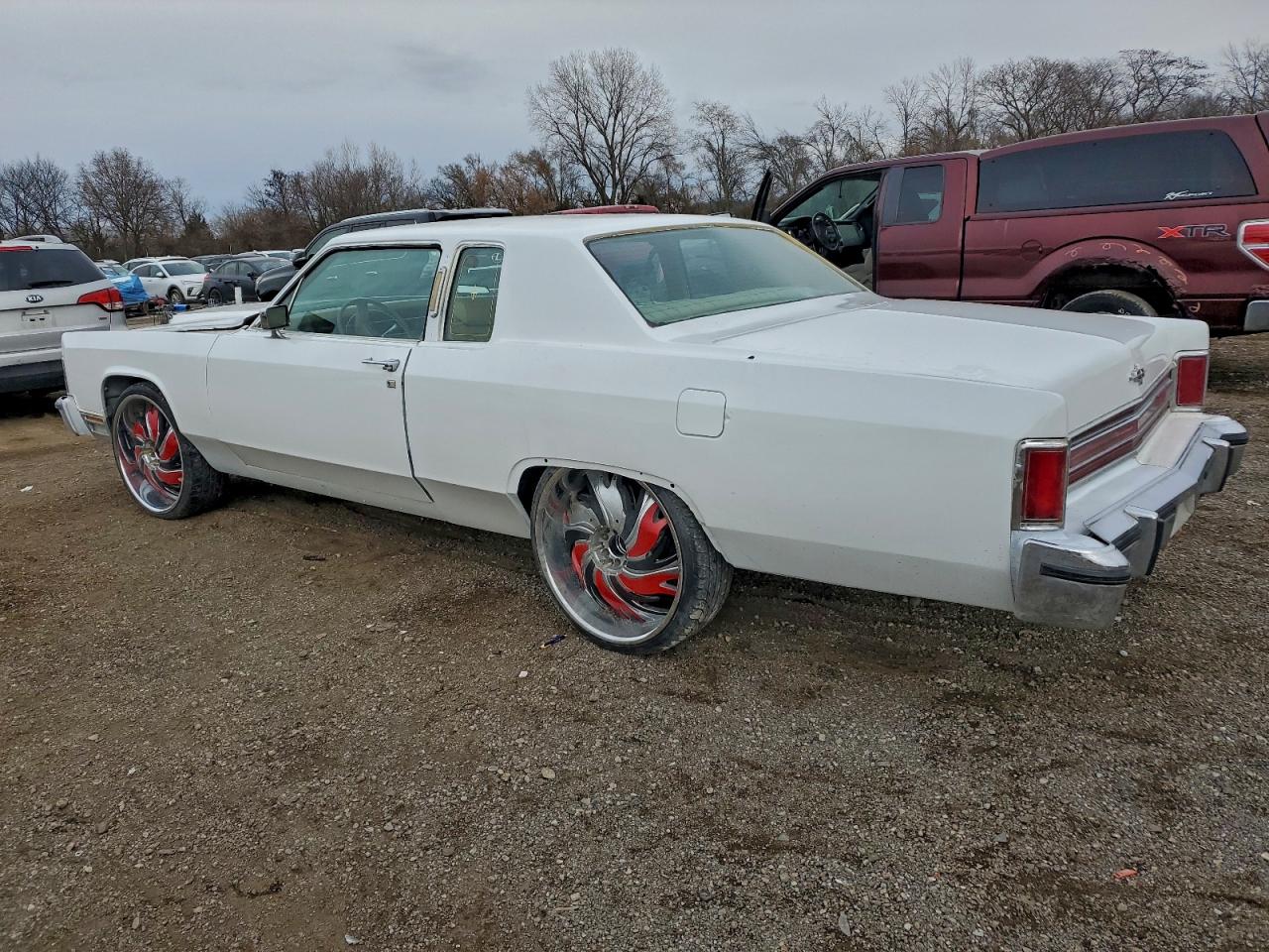 1977 Lincoln Continenta White vin: 7Y81A822147